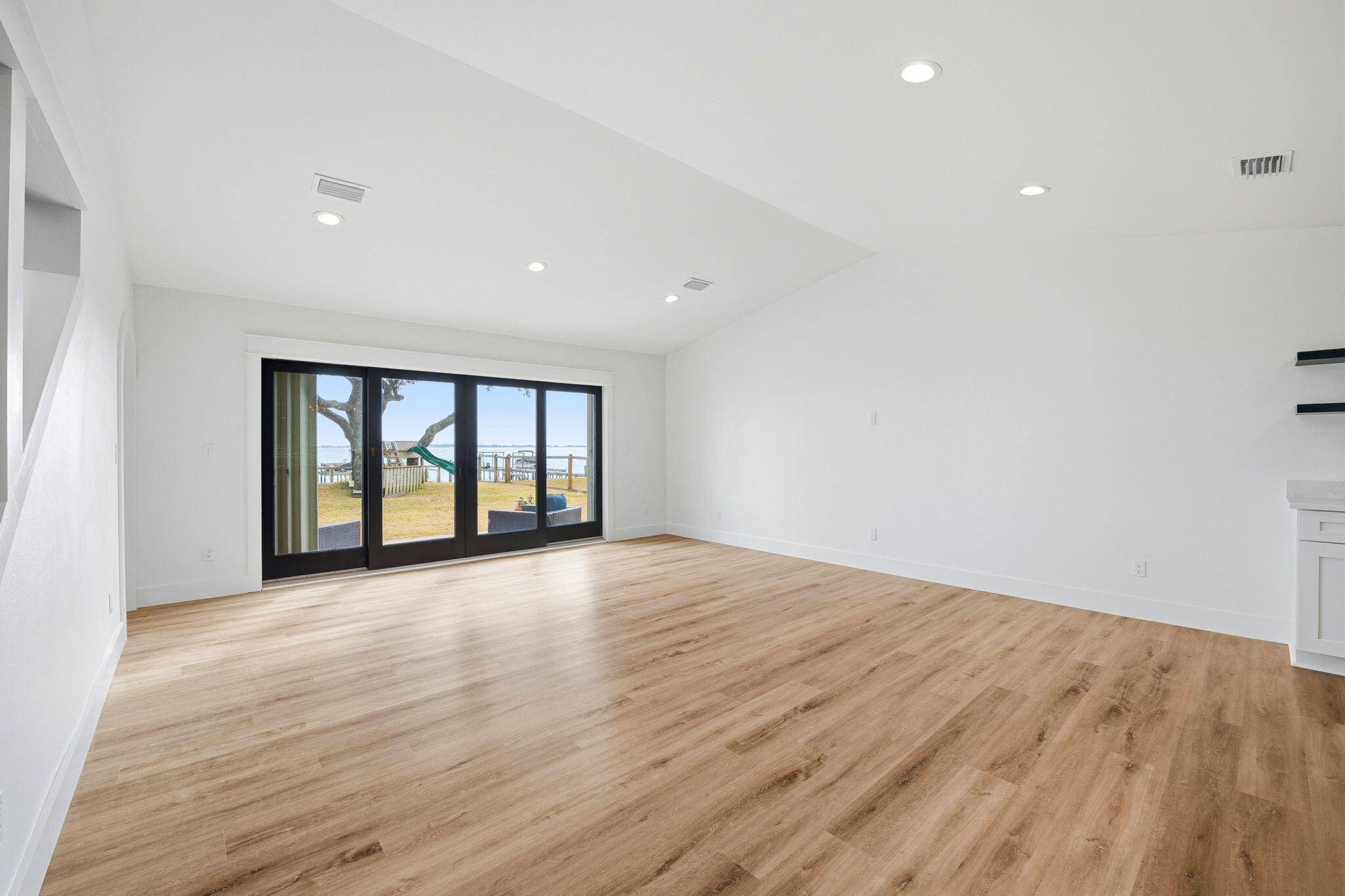 CRESCENT SHORES - Residential