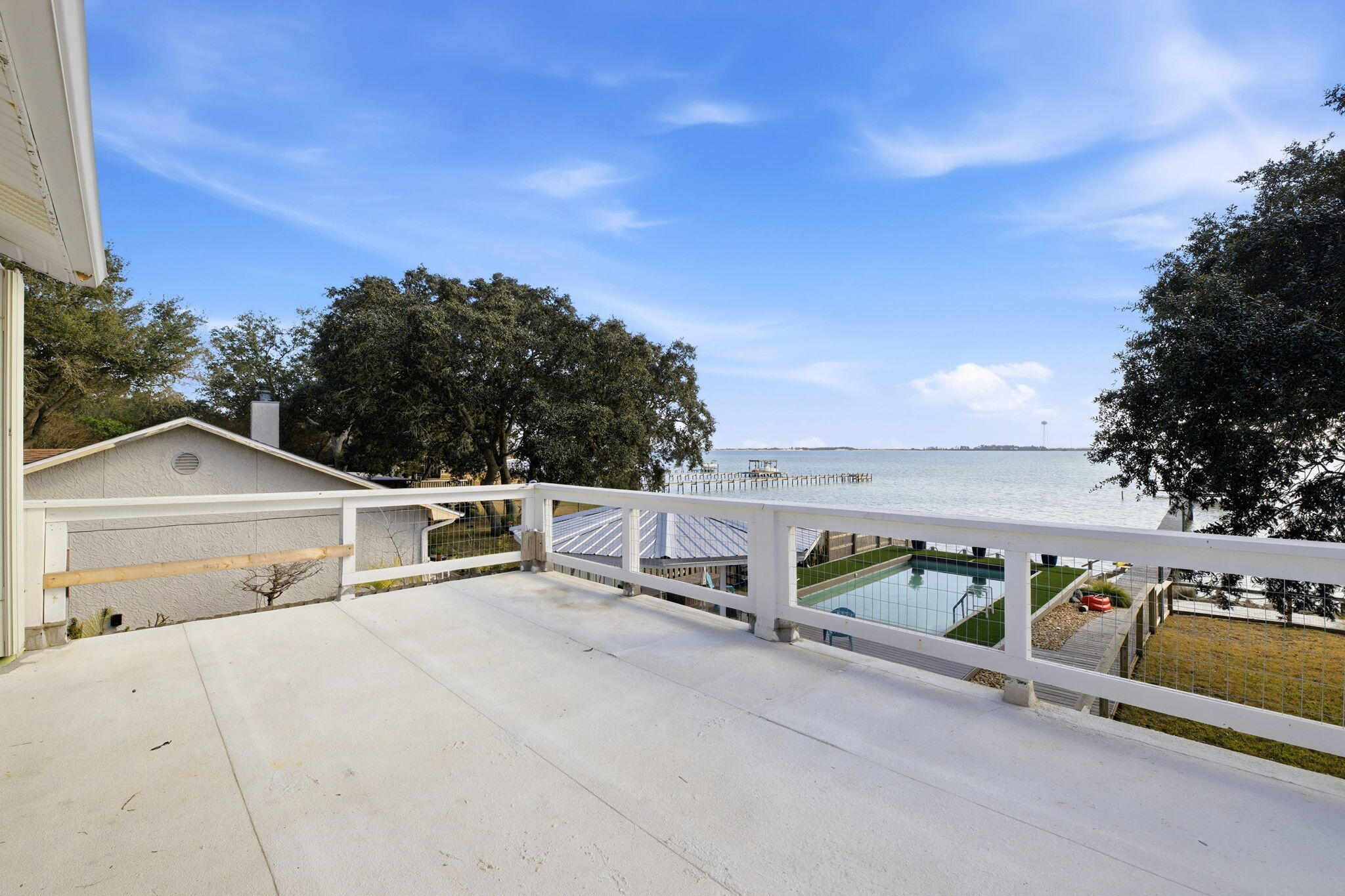 CRESCENT SHORES - Residential