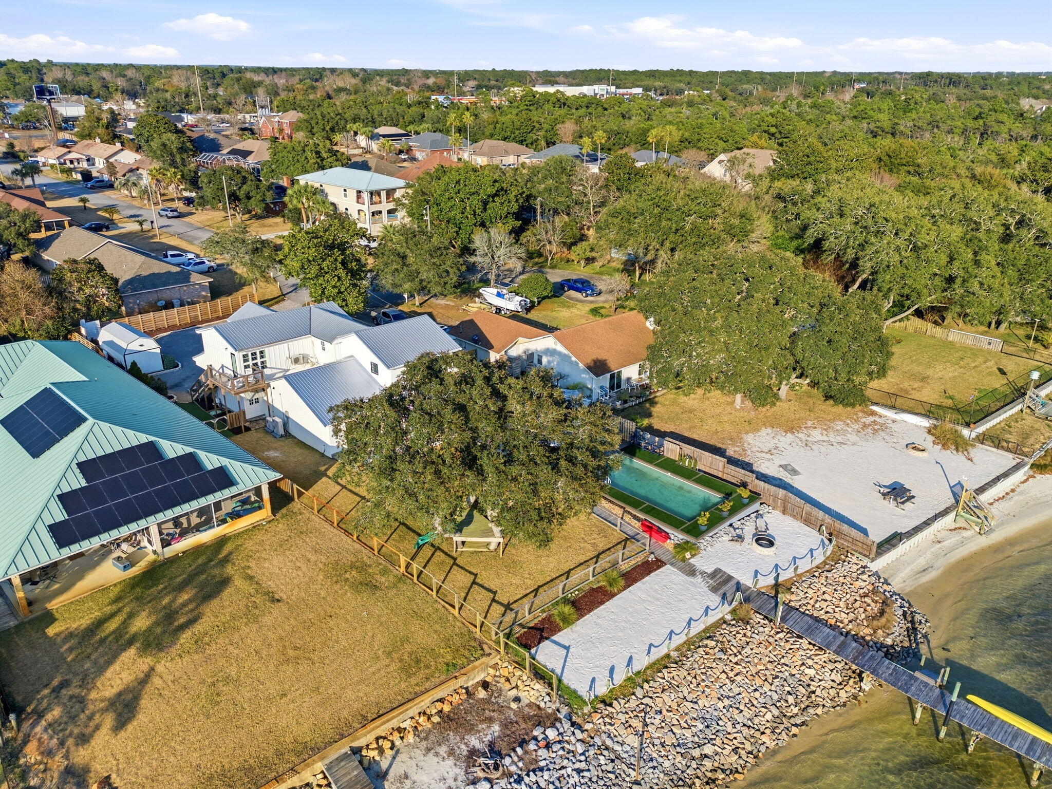 CRESCENT SHORES - Residential