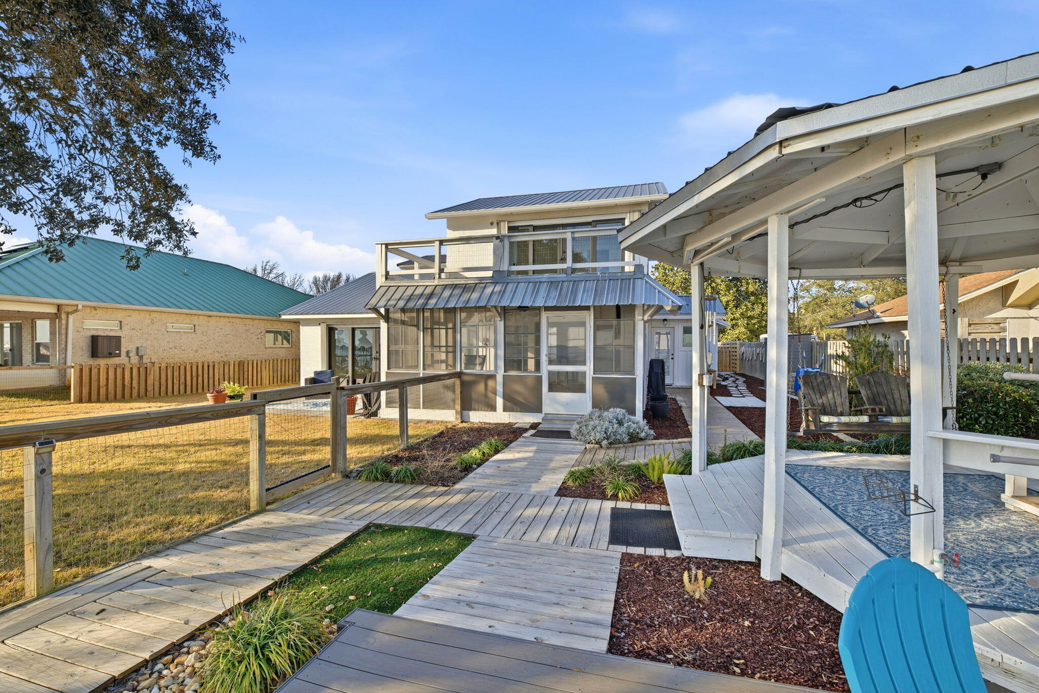 CRESCENT SHORES - Residential