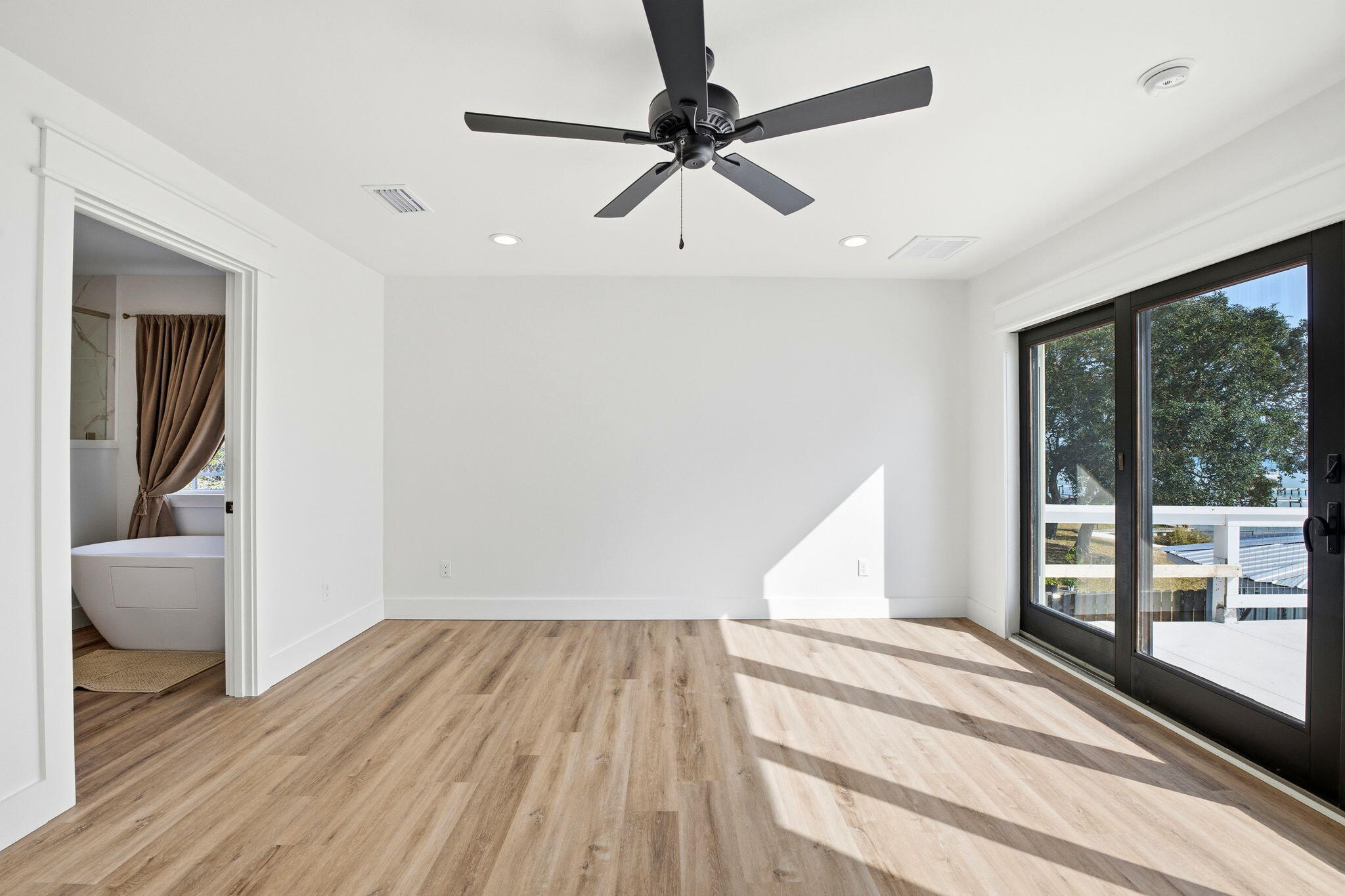 CRESCENT SHORES - Residential