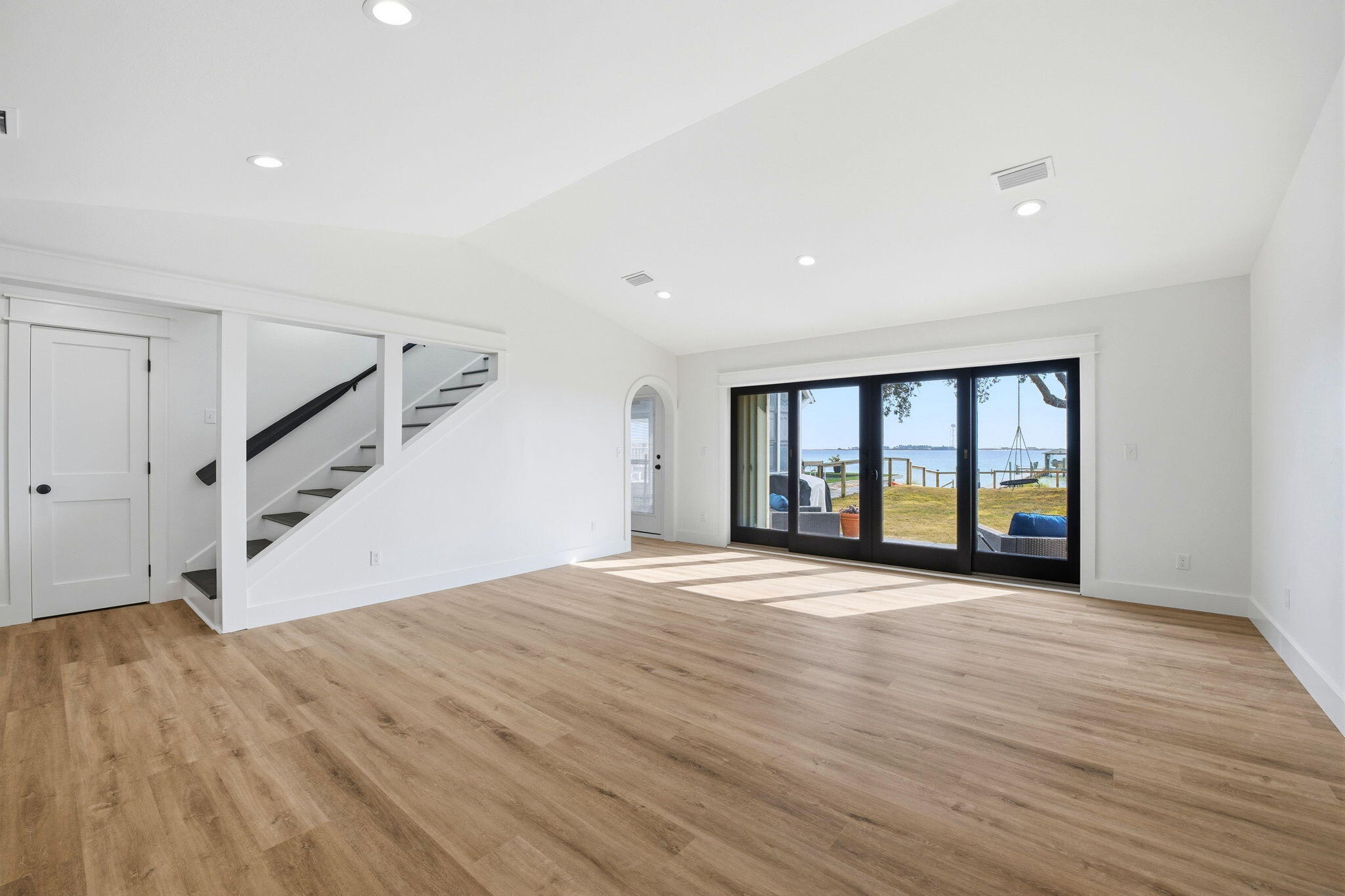 CRESCENT SHORES - Residential