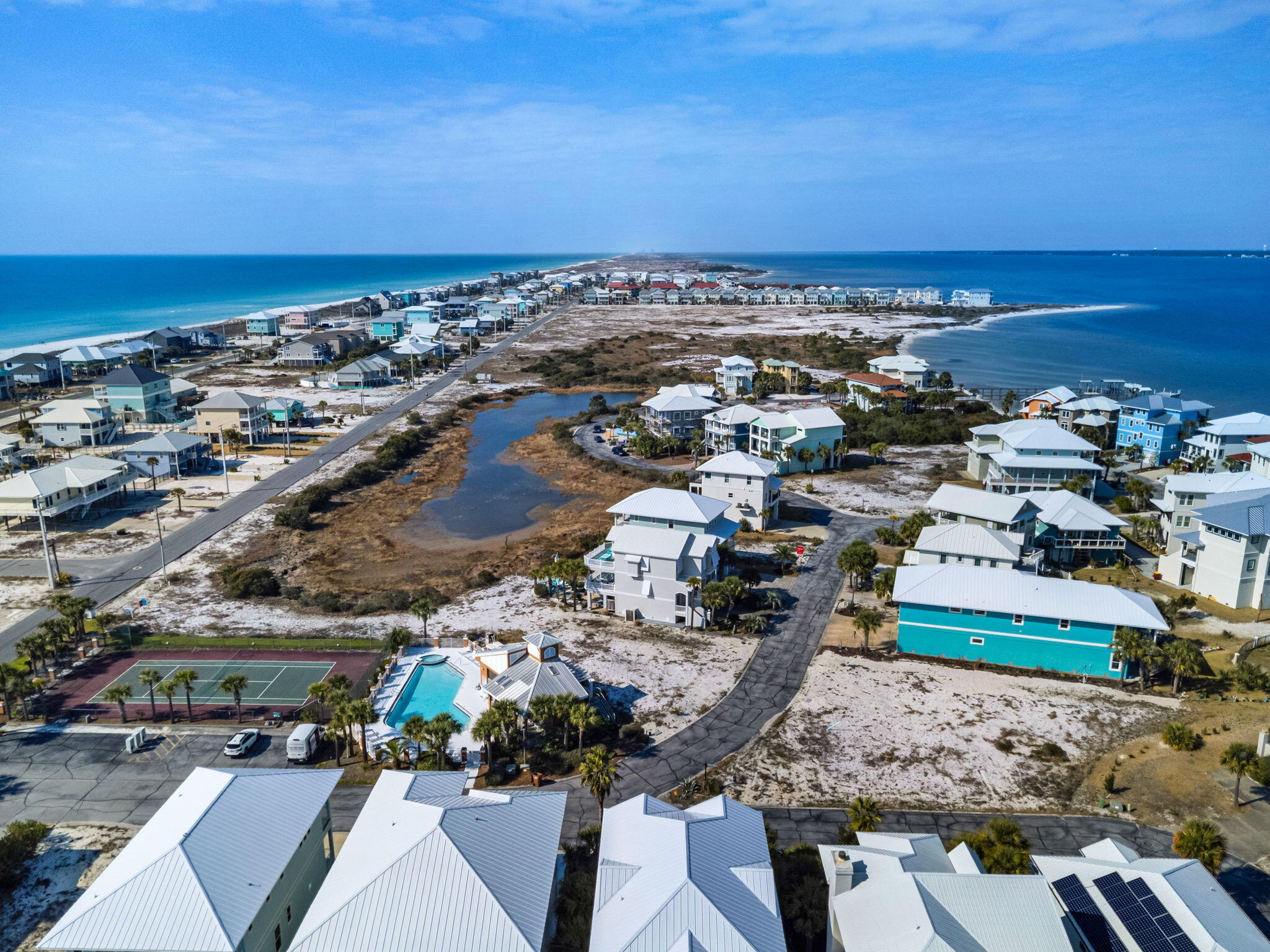 CARIBBEAN ISLES - Land