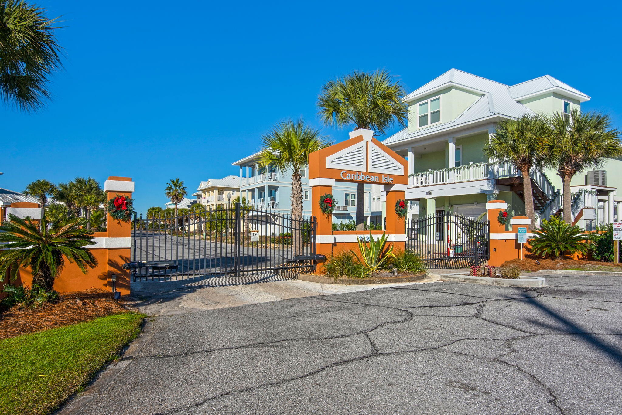 CARIBBEAN ISLES - Land