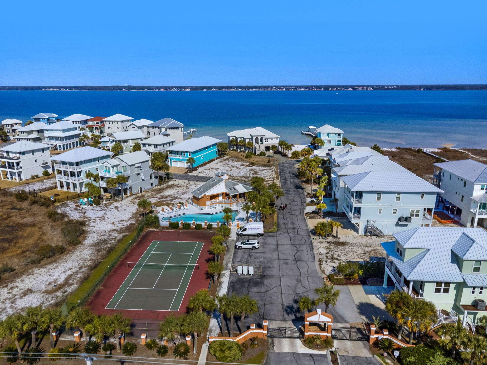 CARIBBEAN ISLES - Land