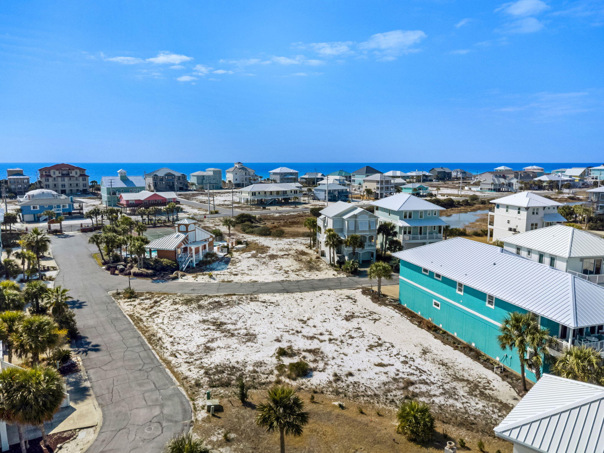 CARIBBEAN ISLES - Land