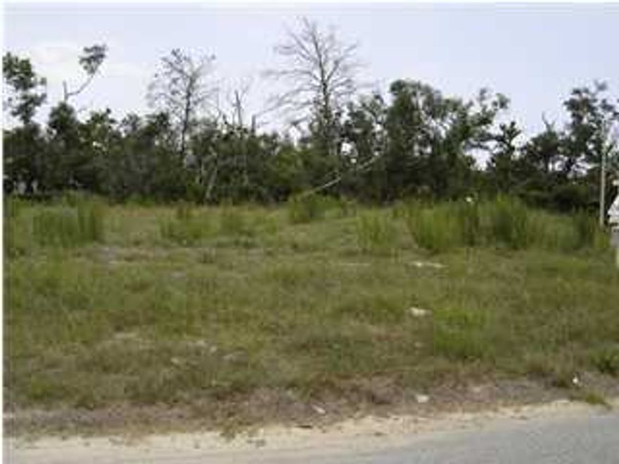 Lowered $$$! Come check out this location!!! This lot is absolutely perfect for that dream home. It is located in the Sound Hammock community directly across the street from the sound. You will be able to enjoy the fabulous WATER VIEWS of the Santa Rosa Sound, as well as the community amenities like the dock, fishing, and the pool. This lot is high and dry and is just waiting for your new home.