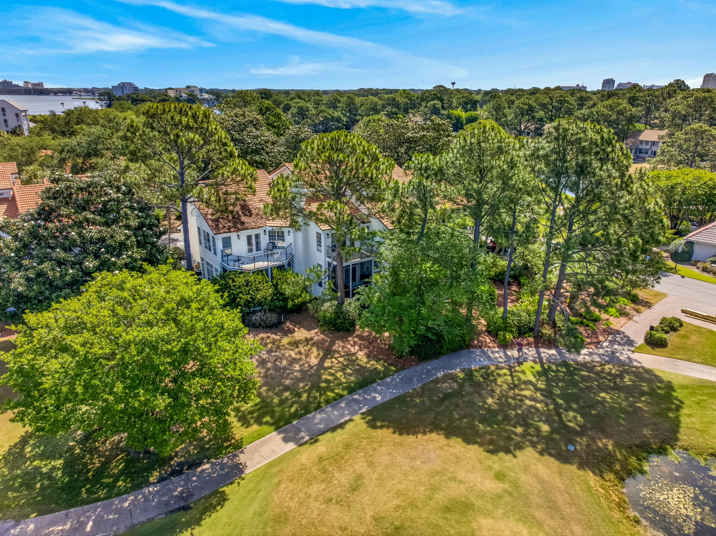 VANTAGE POINTE - Residential