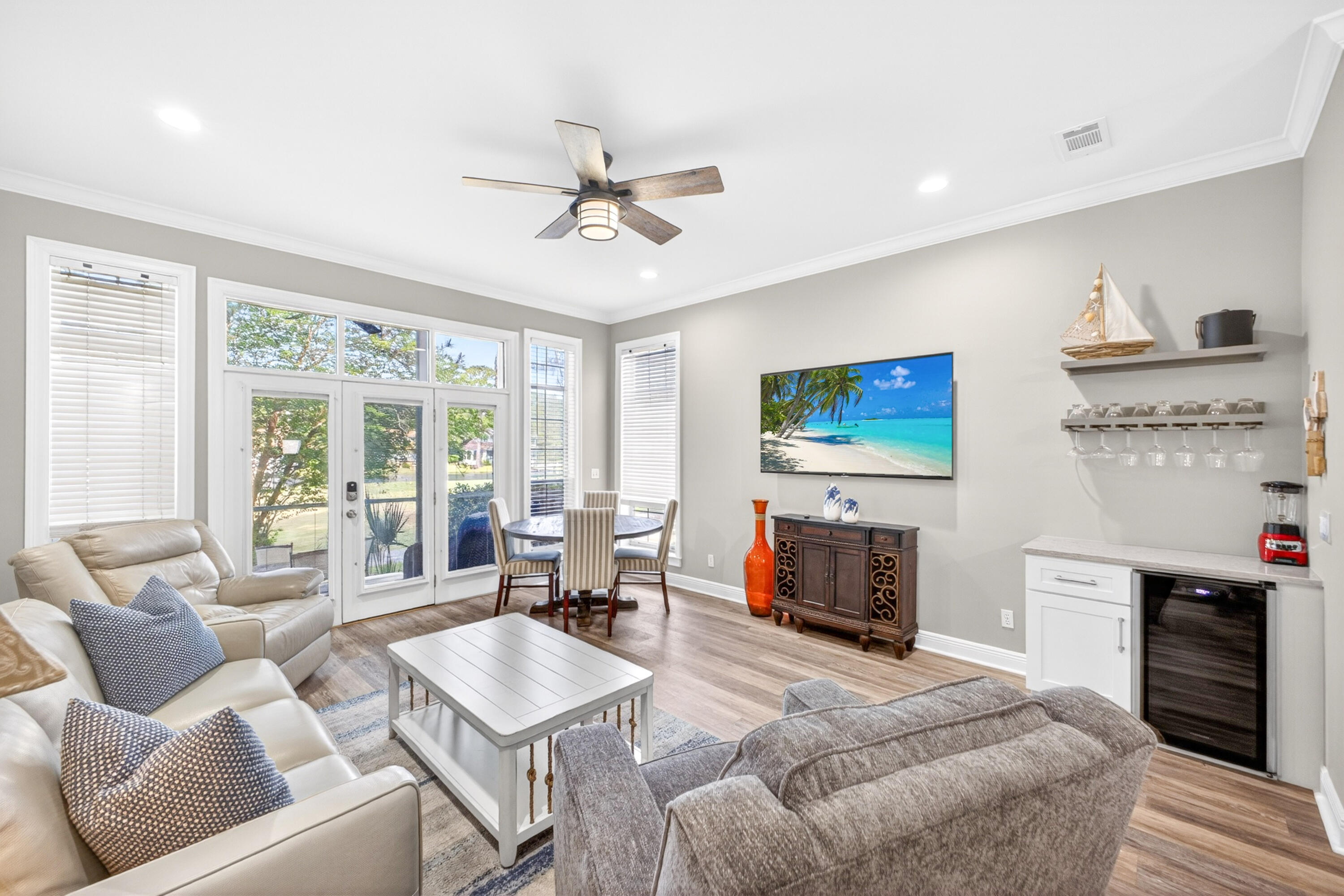 VANTAGE POINTE - Residential