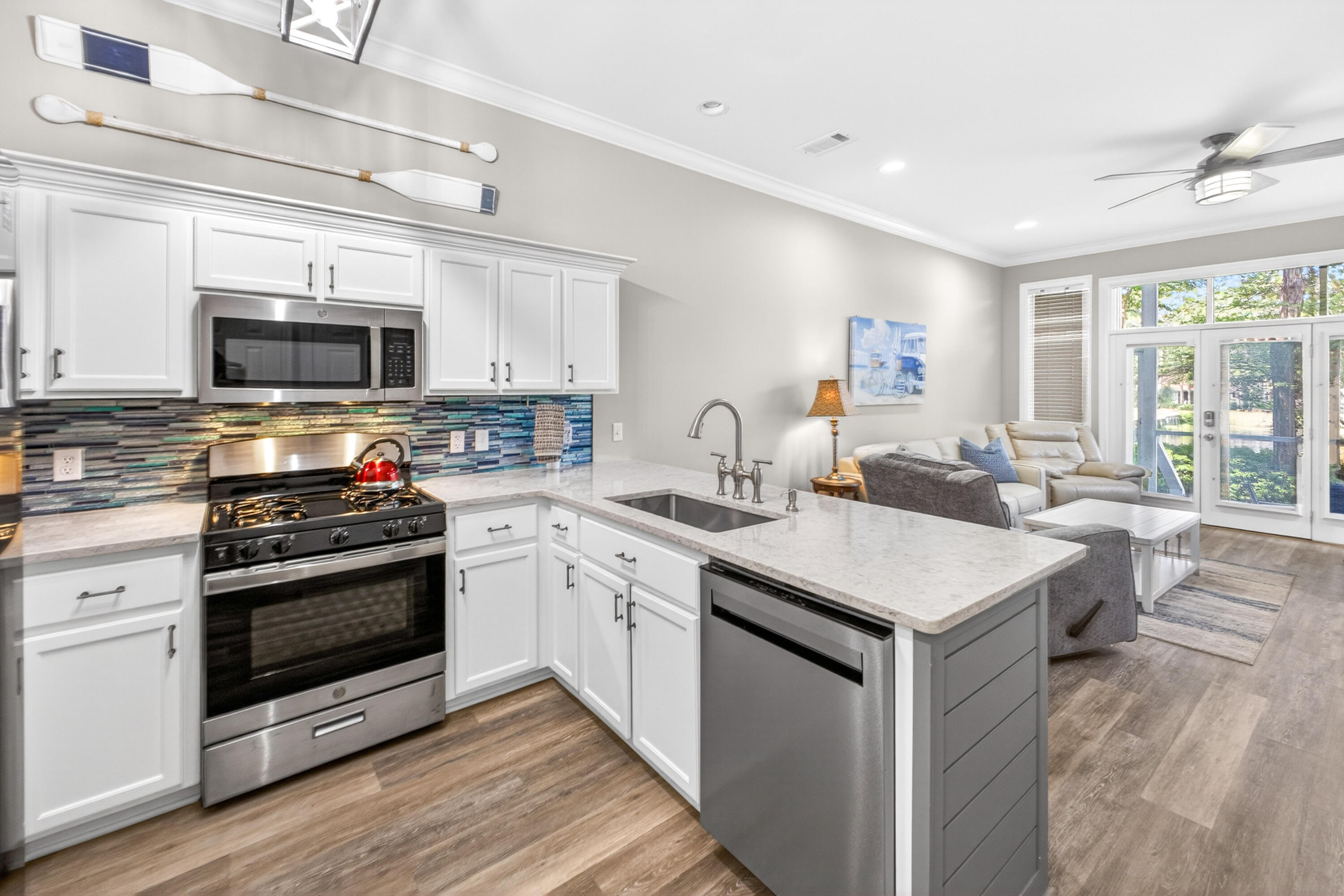 VANTAGE POINTE - Residential