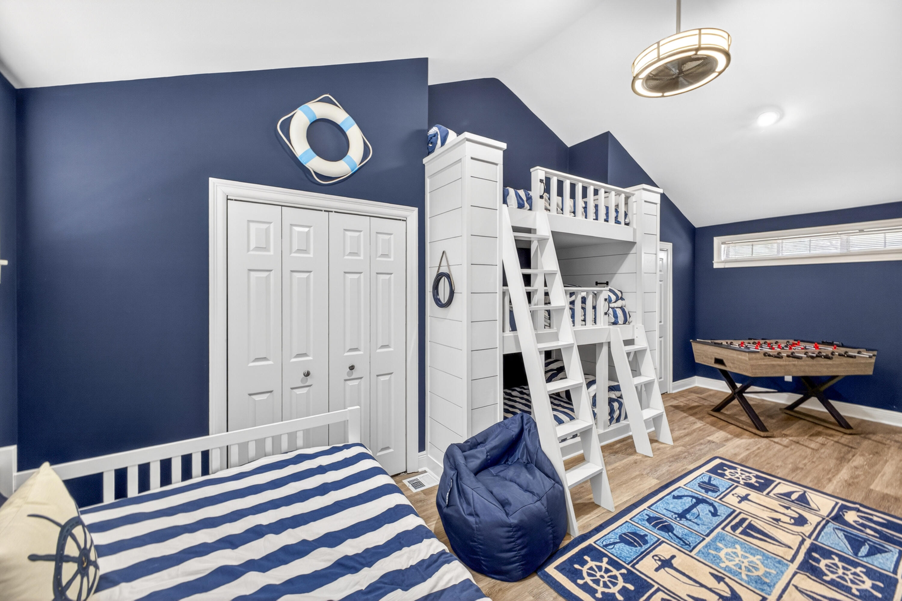 VANTAGE POINTE - Residential