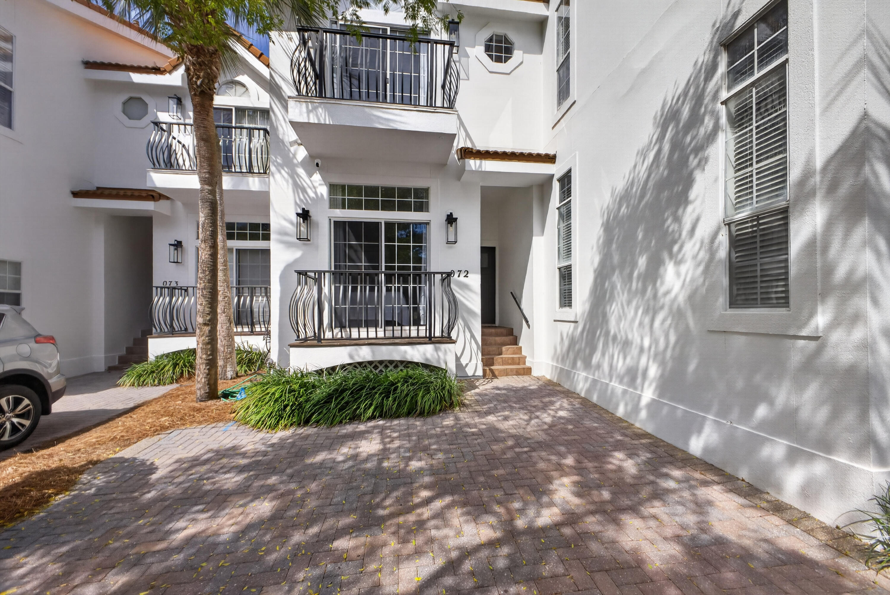 VANTAGE POINTE - Residential