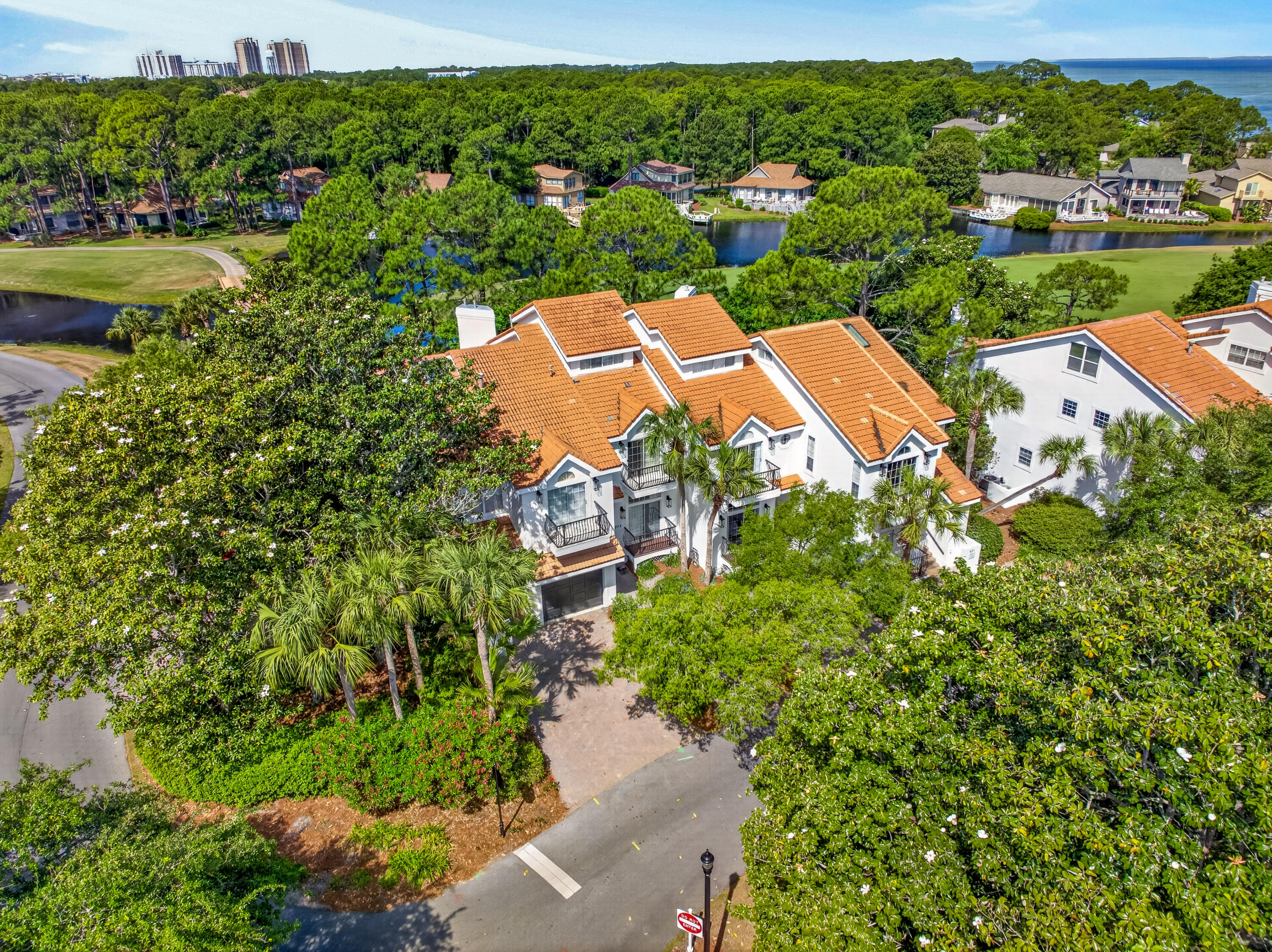 VANTAGE POINTE - Residential