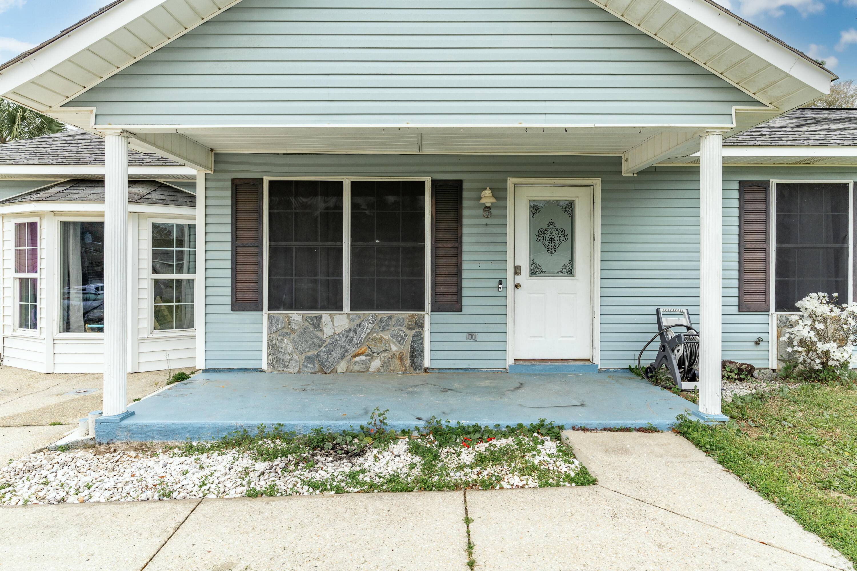 6 Flora Cove