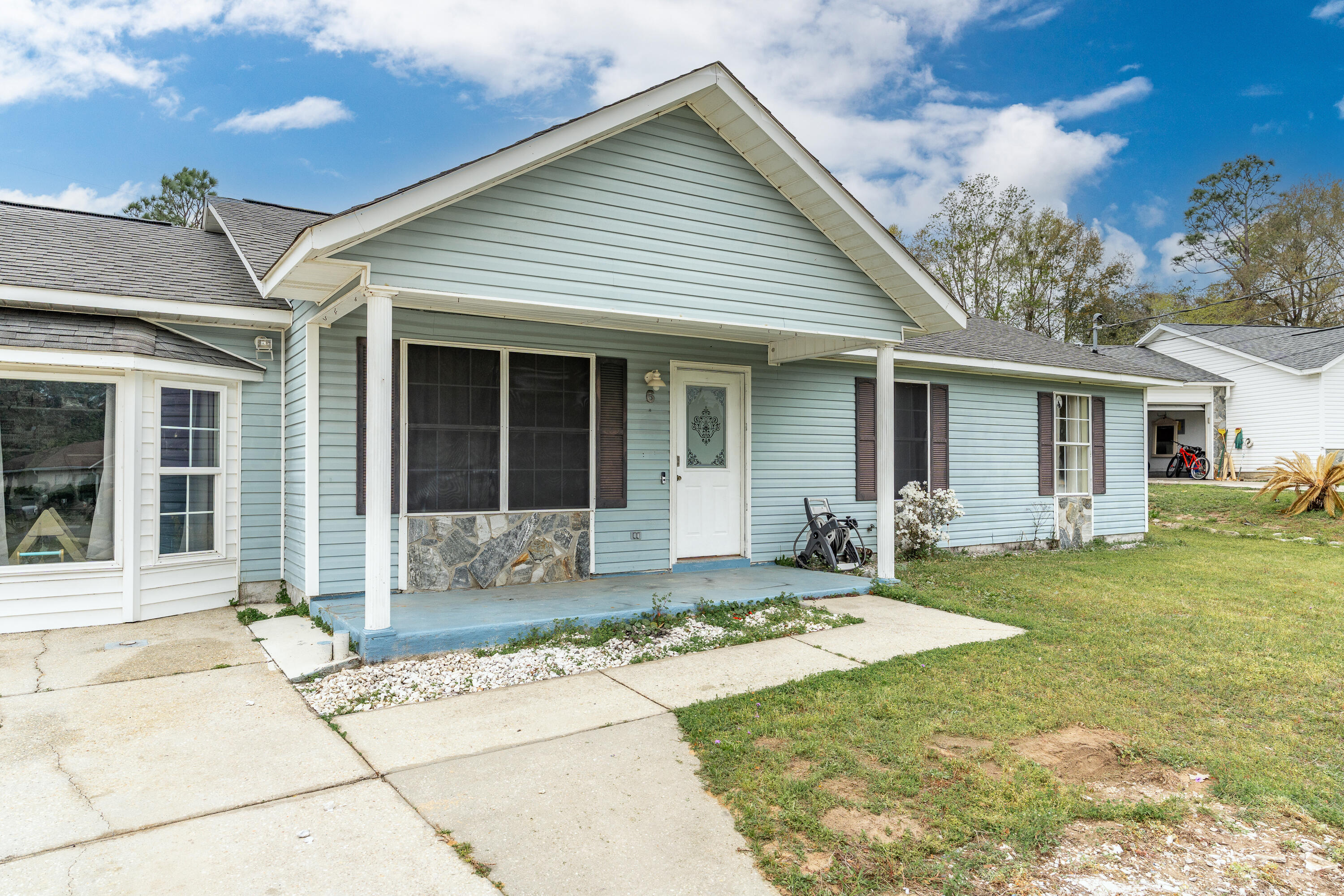 6 Flora Cove