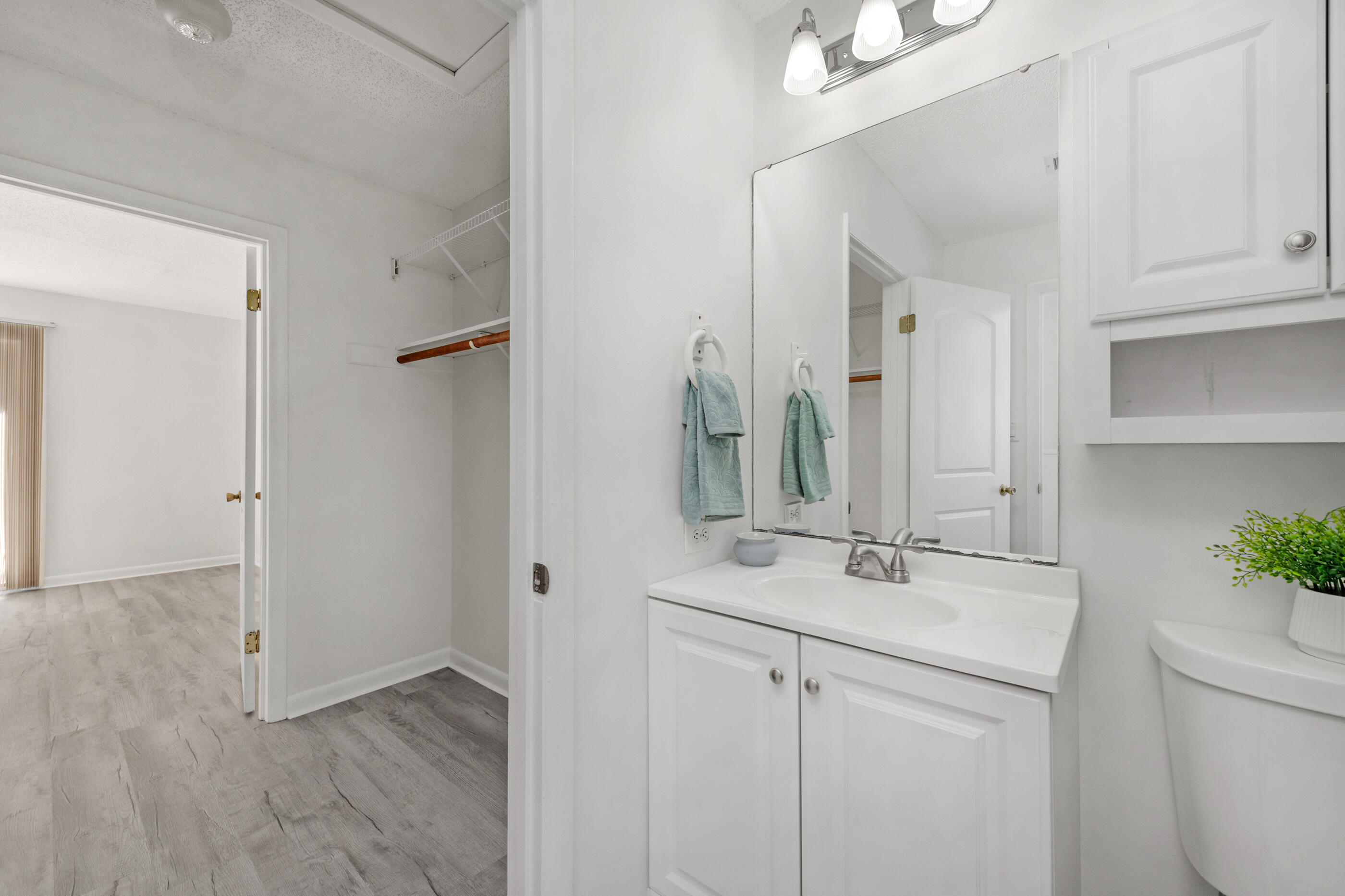 WOODHAM MANOR - Residential Lease