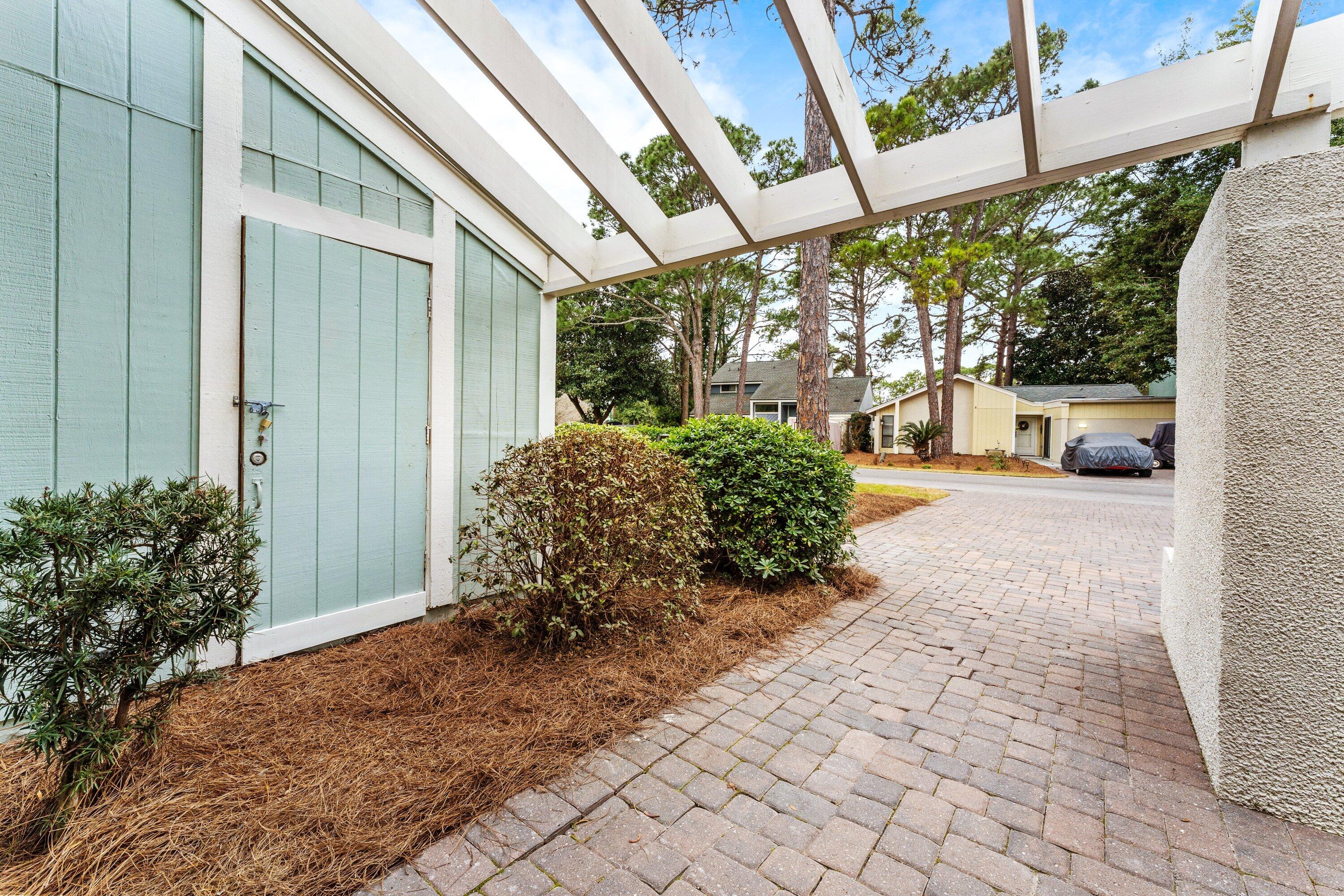 LINKSIDE VILLAGE UNIT 1 - Residential