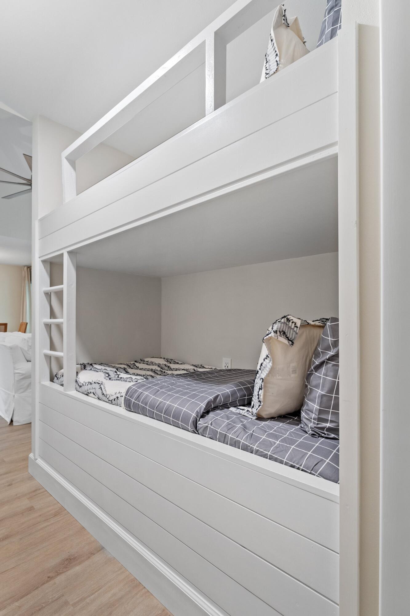 LINKSIDE VILLAGE UNIT 1 - Residential