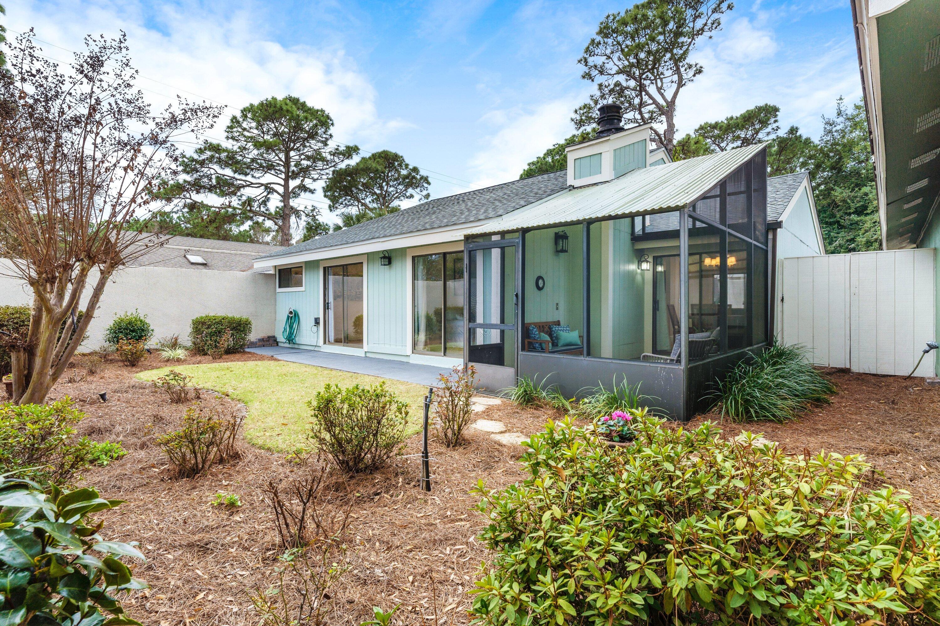 LINKSIDE VILLAGE UNIT 1 - Residential