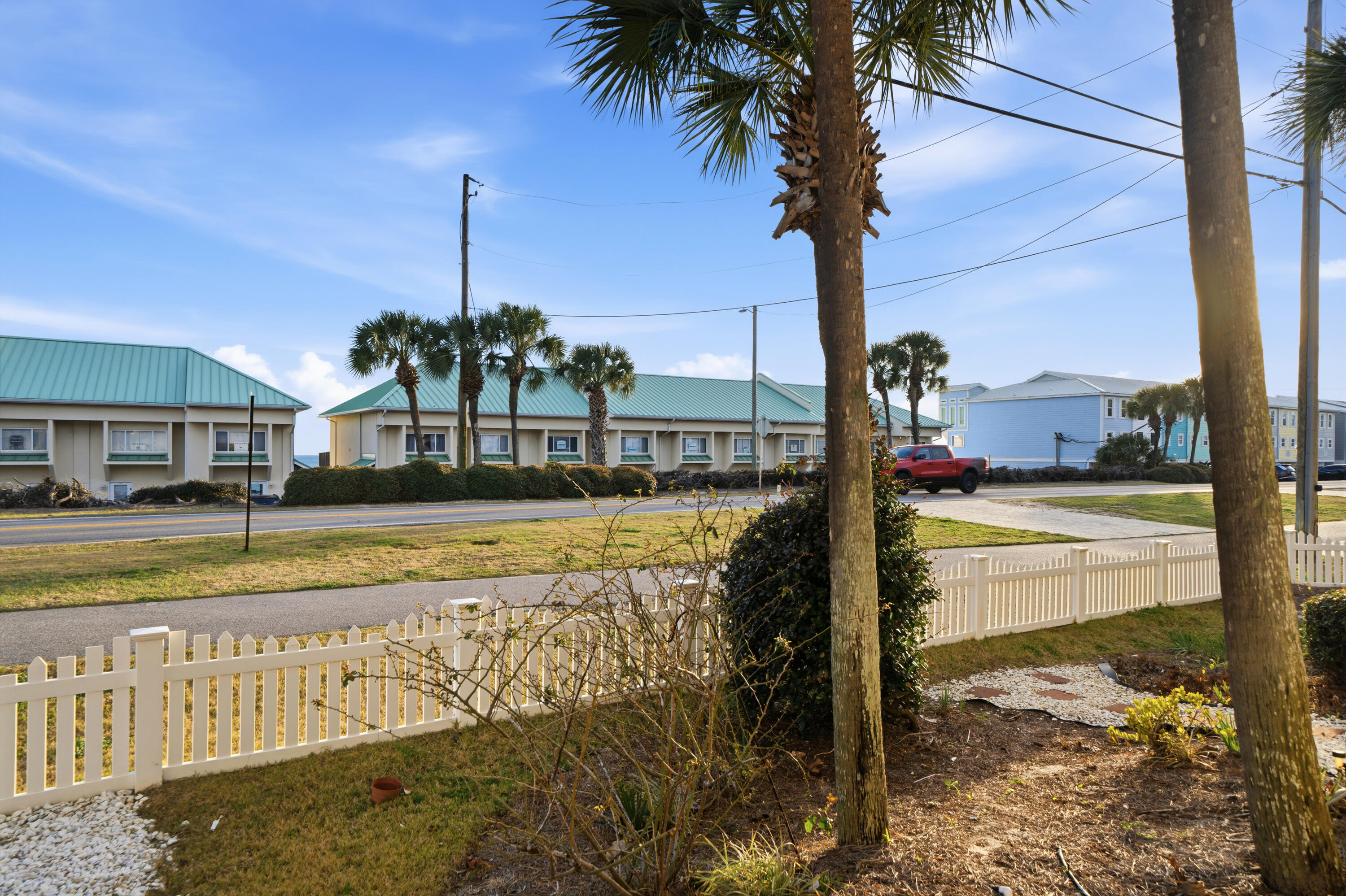 Royal Seaesta - Residential