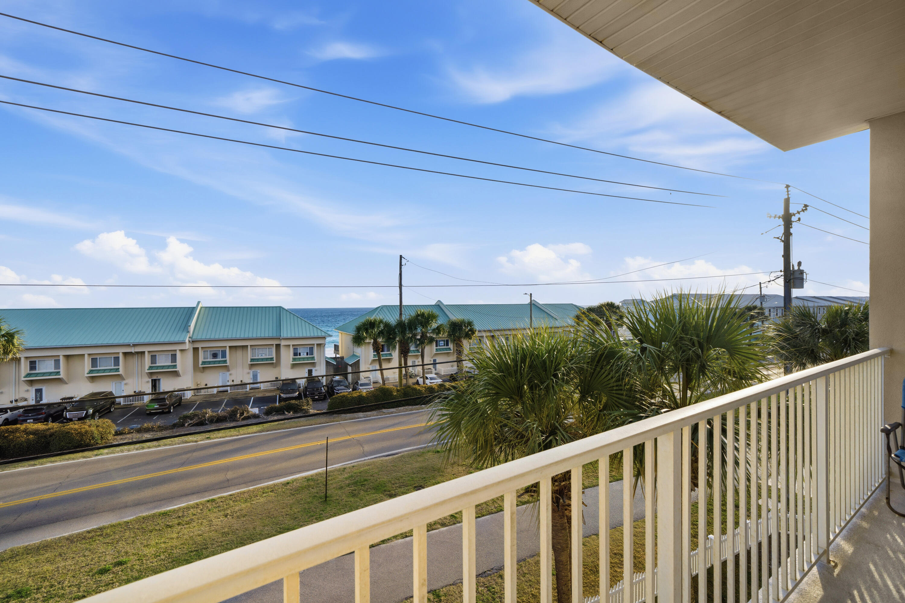 Royal Seaesta - Residential