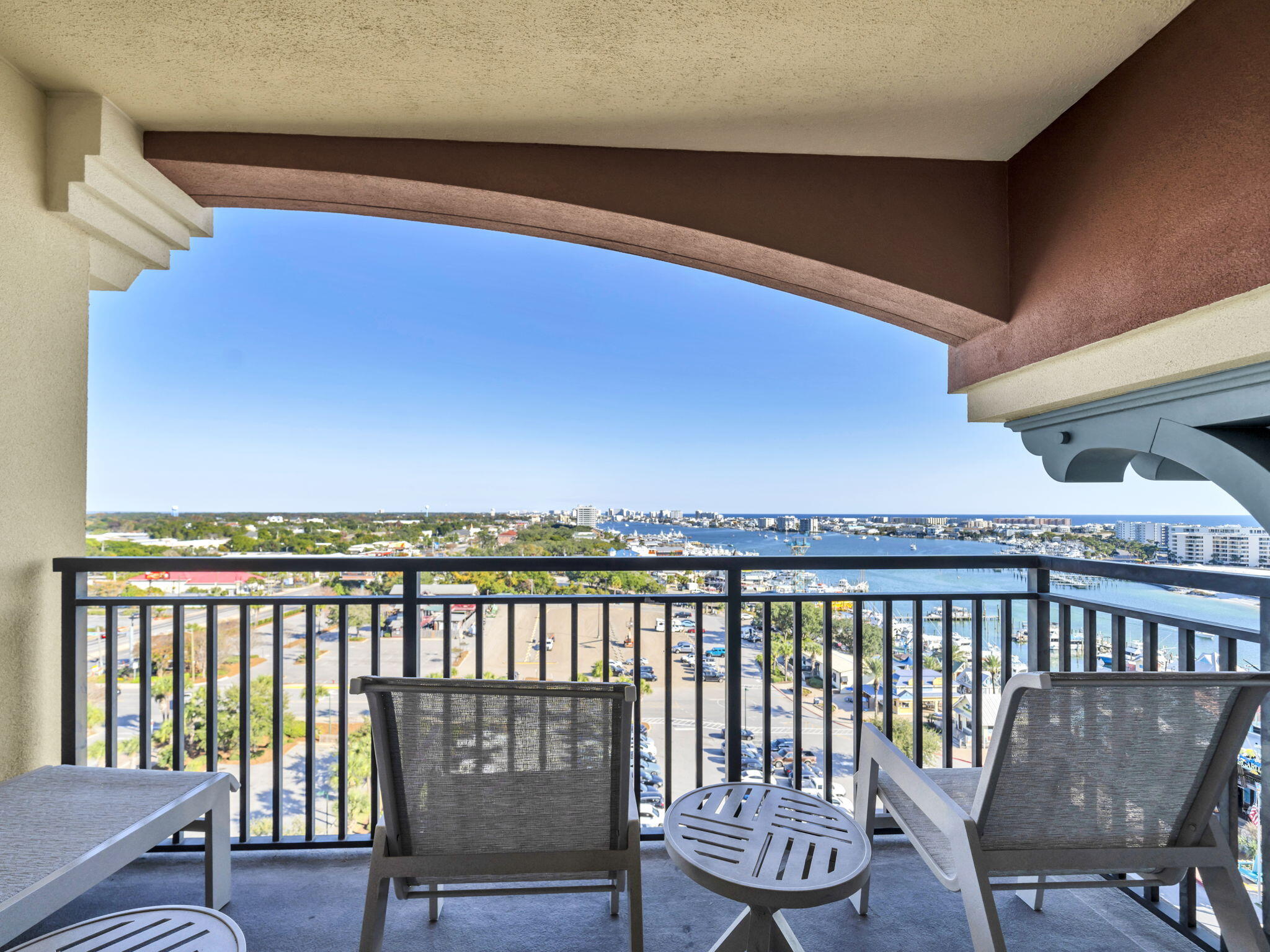 EMERALD GRANDE - Residential