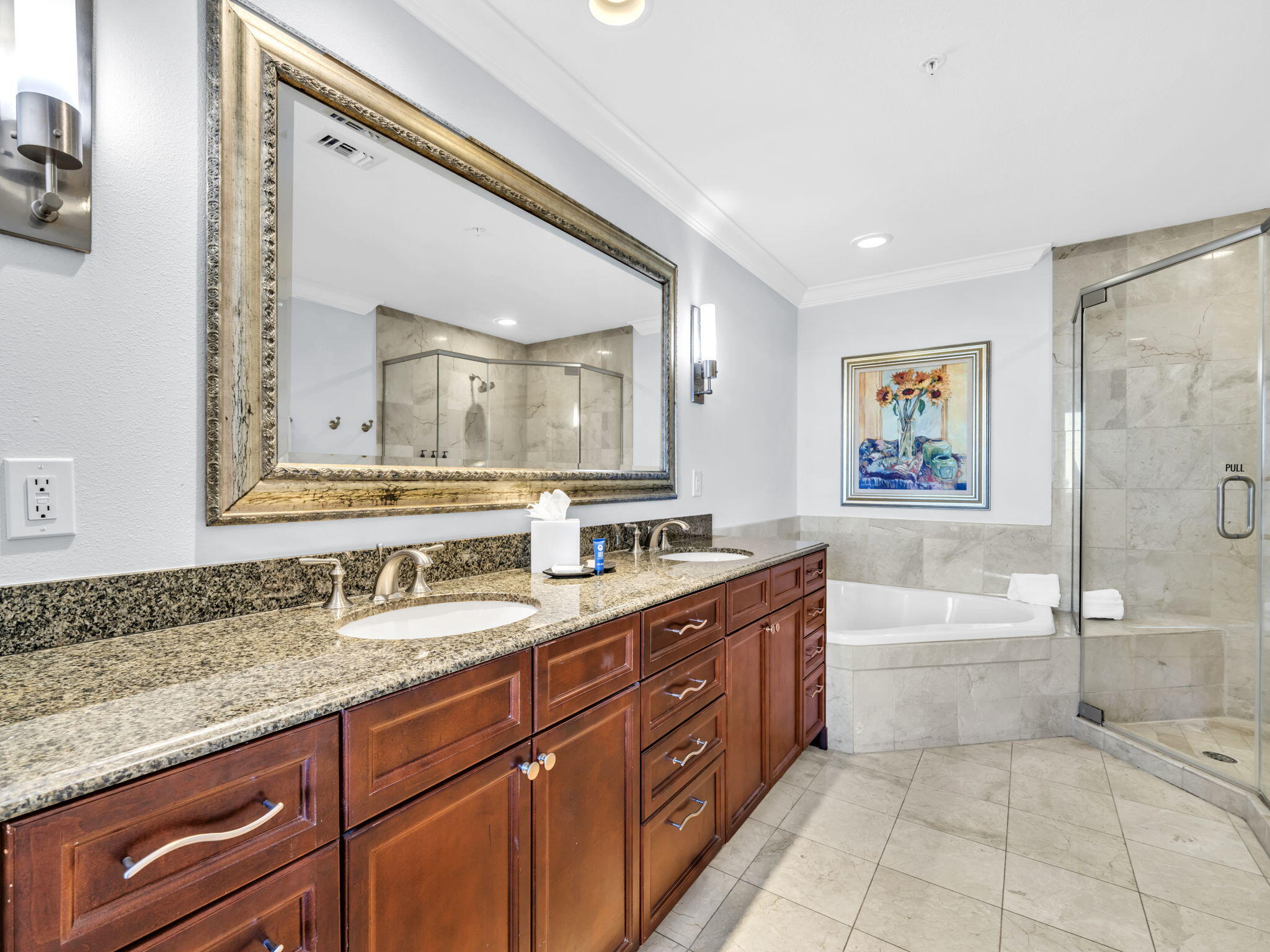 EMERALD GRANDE - Residential