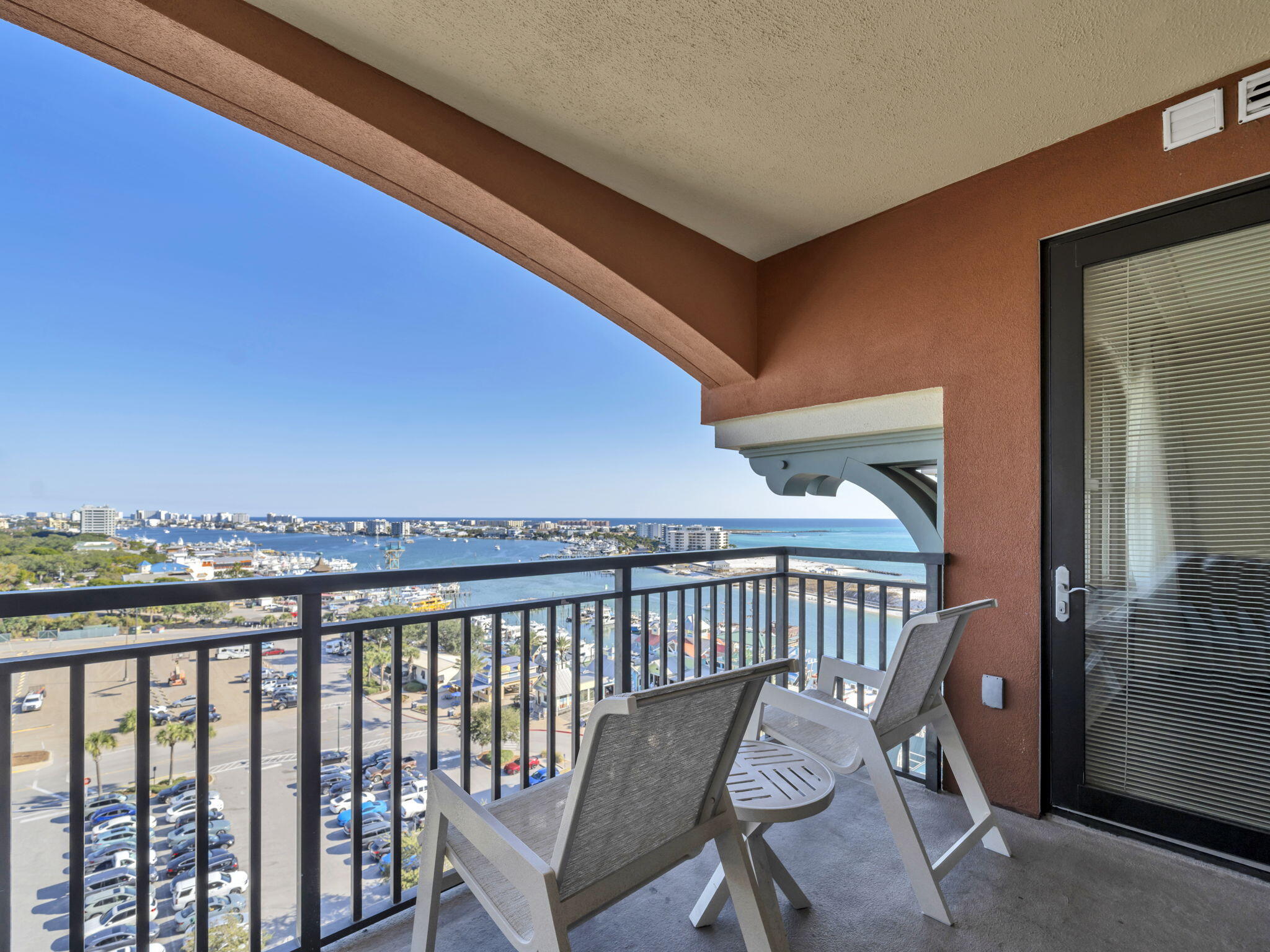 EMERALD GRANDE - Residential