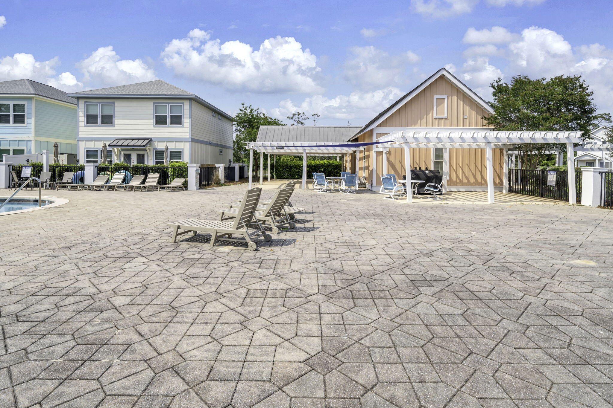 HARRISON'S WALK - Residential