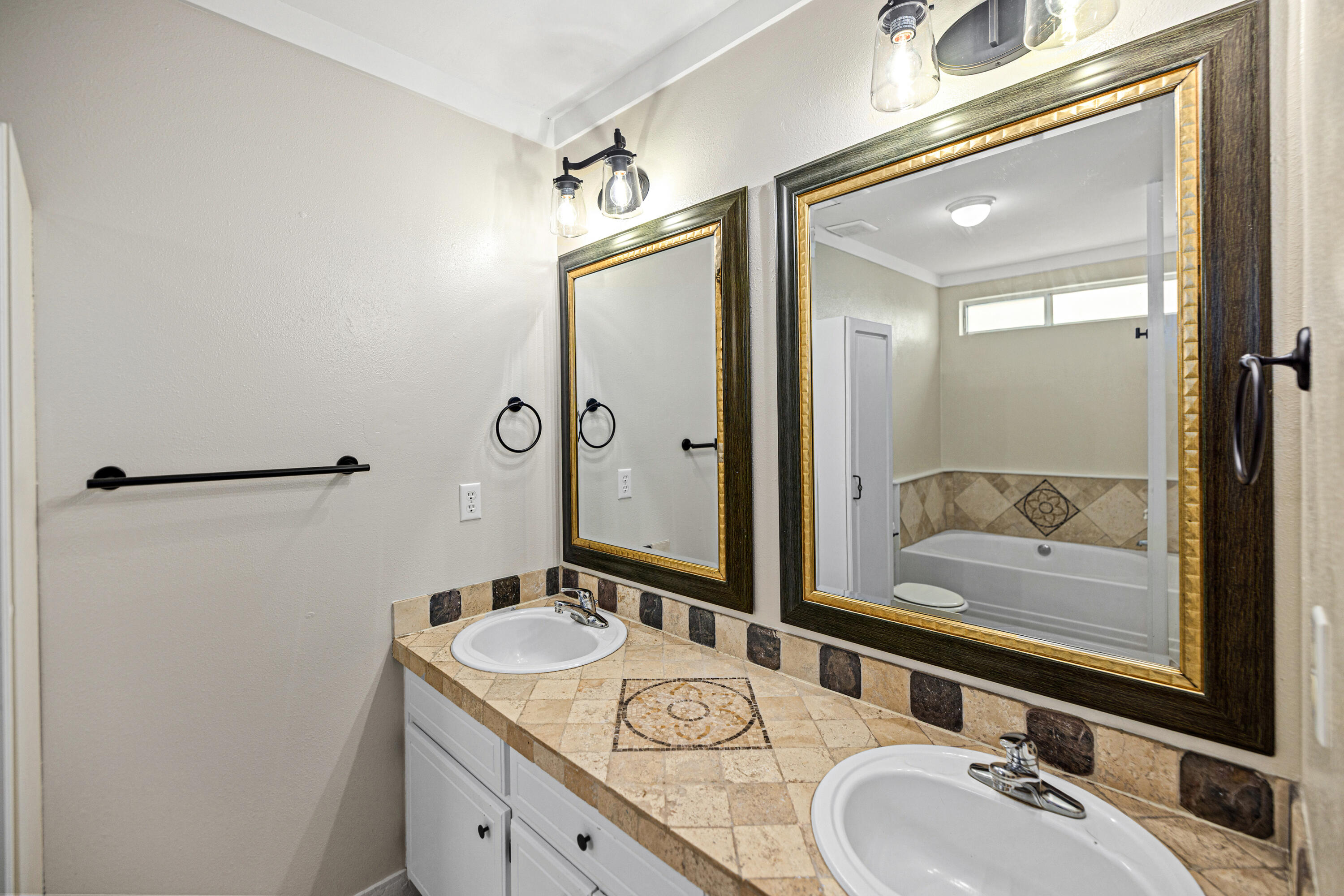 SCRANTON ESTATES - Residential