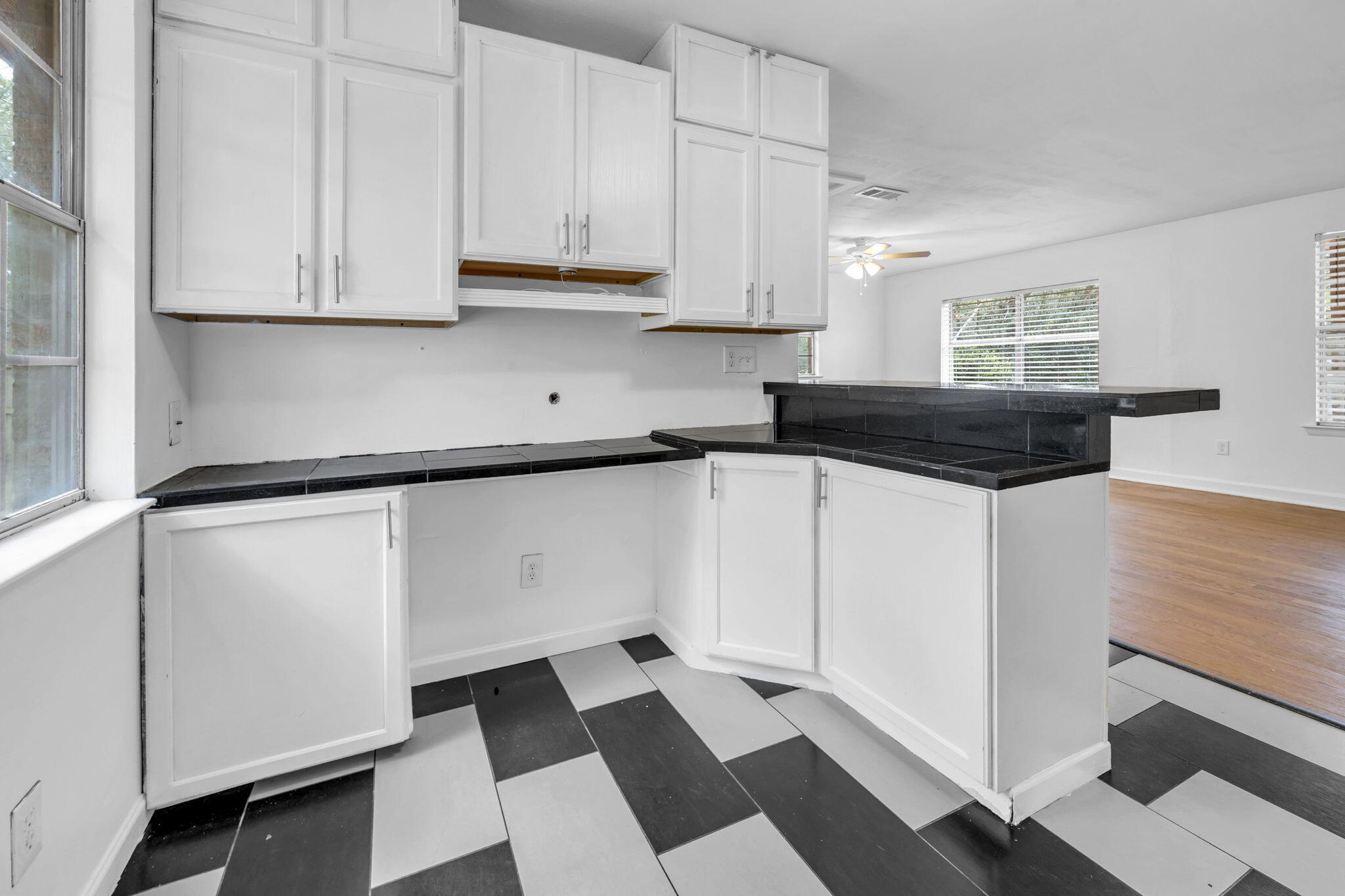 1020 PINETREE RD - Residential Lease