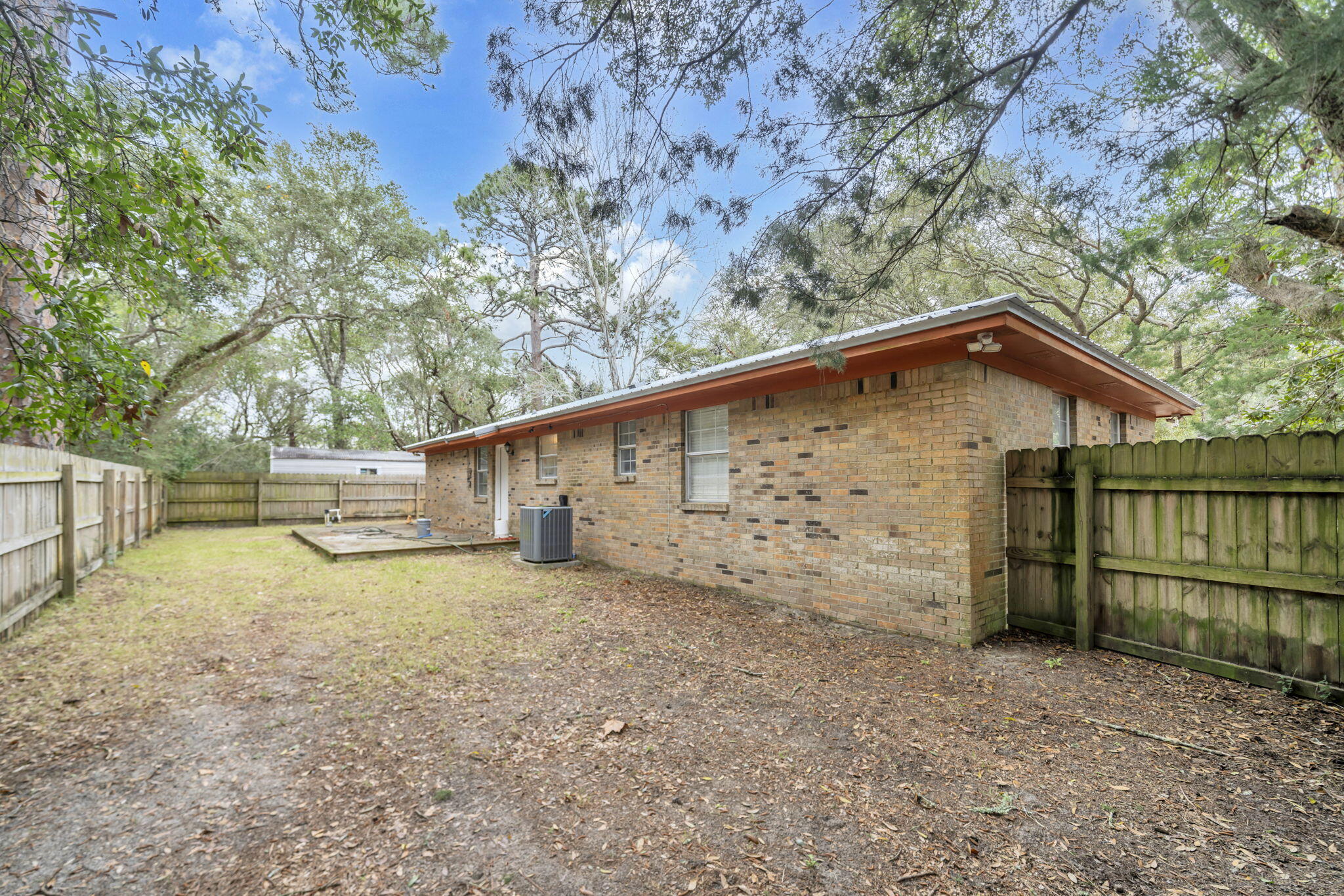 1020 PINETREE RD - Residential Lease