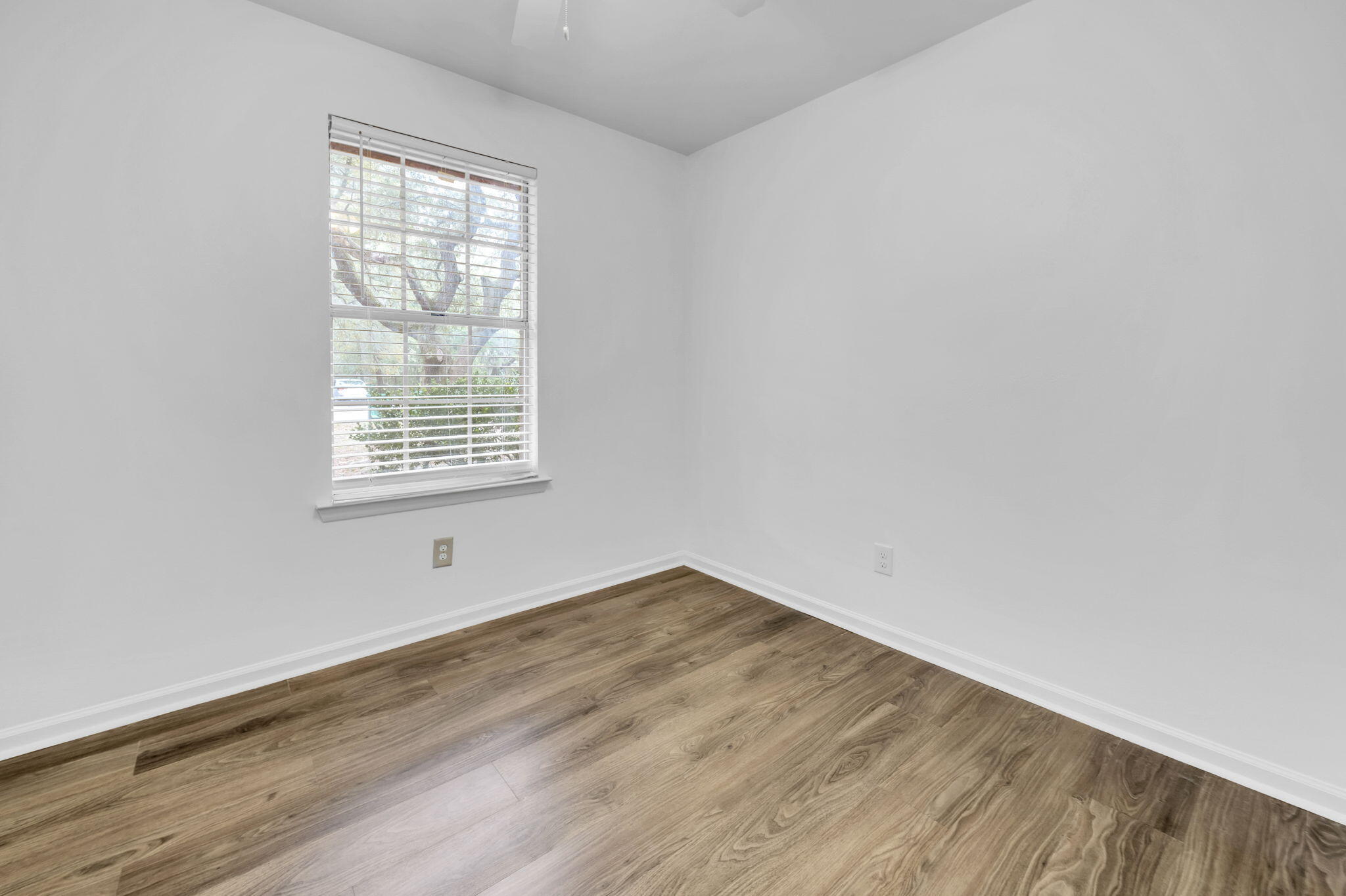 1020 PINETREE RD - Residential Lease