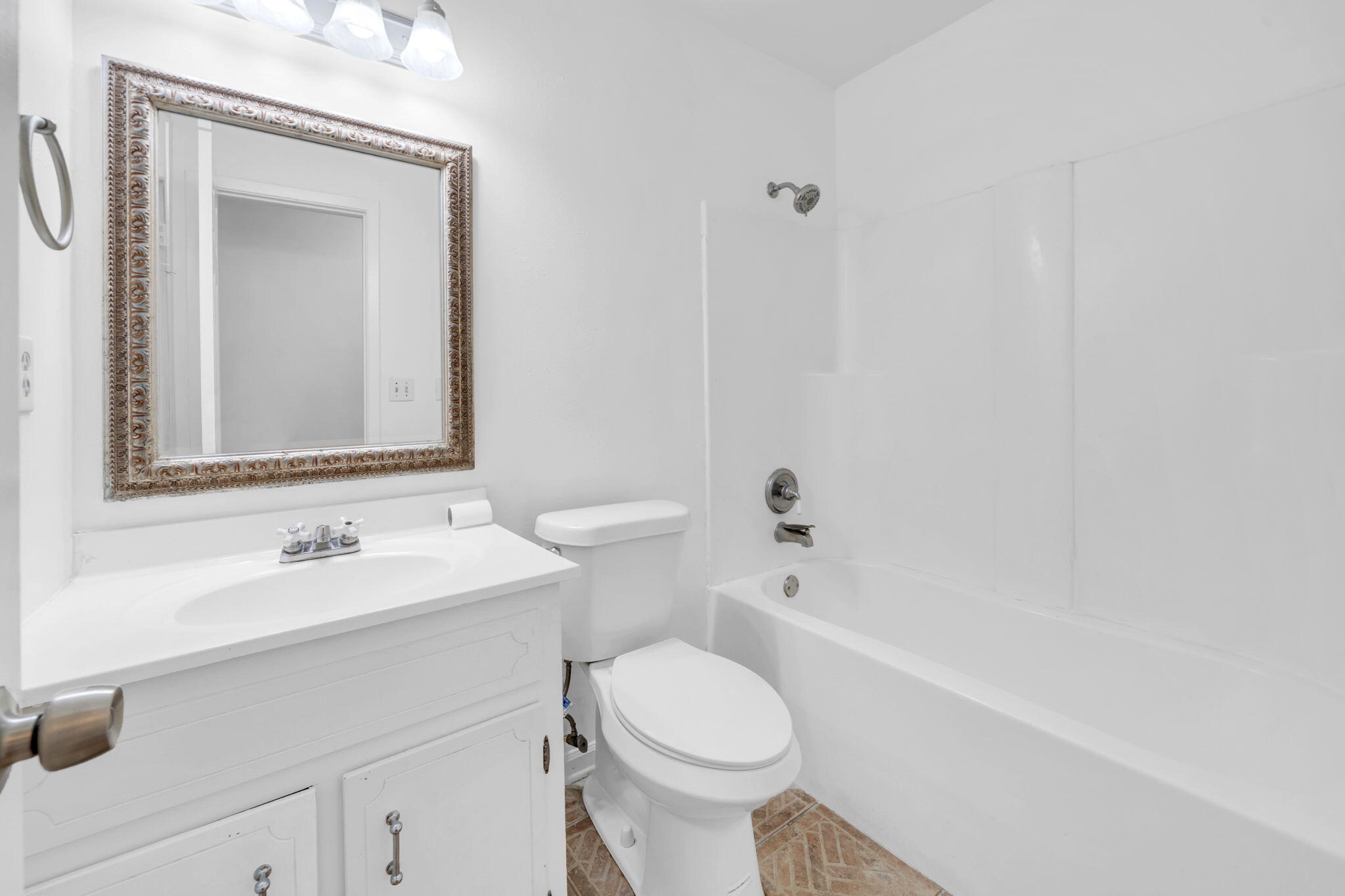 1020 PINETREE RD - Residential Lease