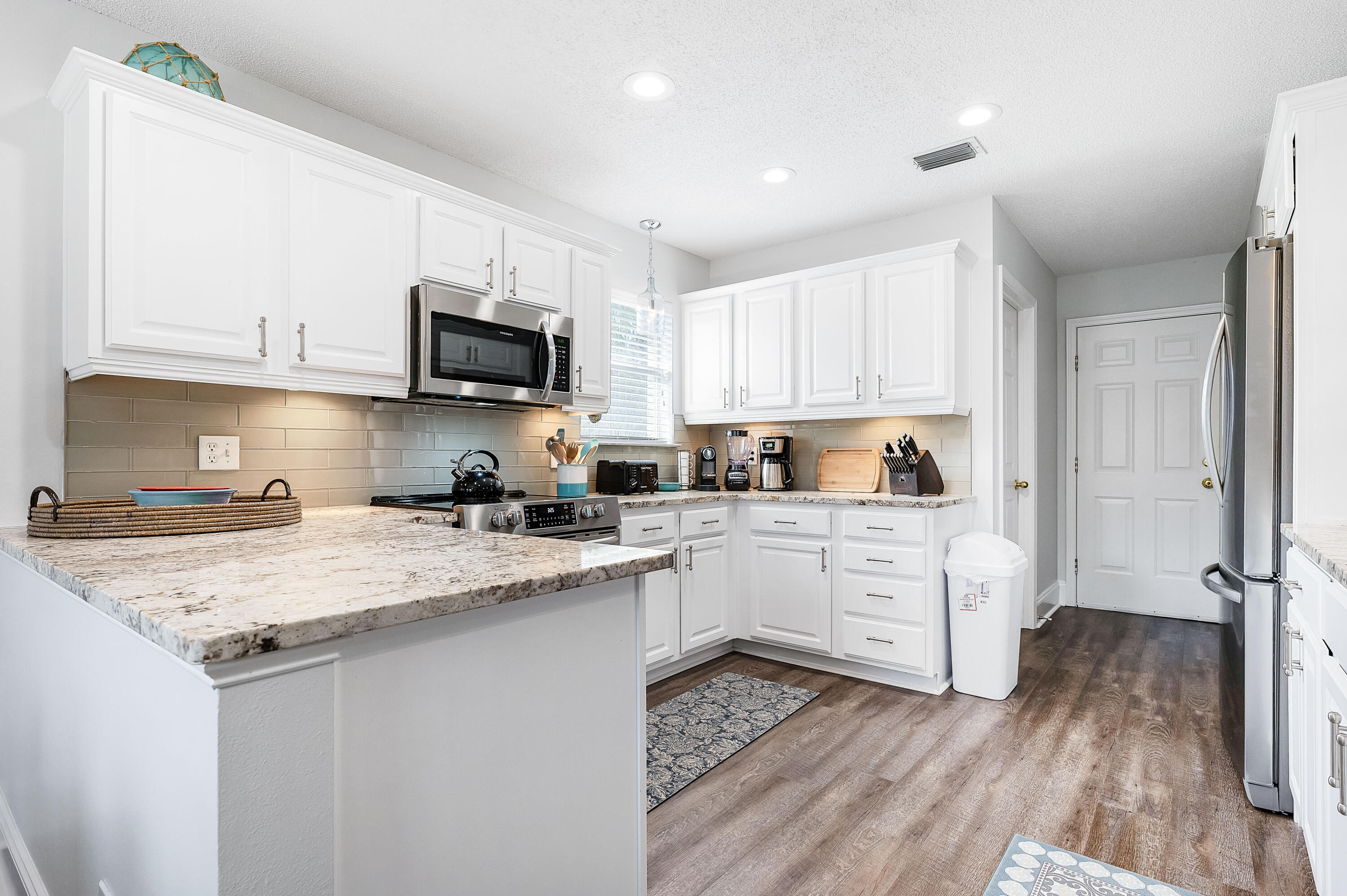 AVALON BEACH ESTATES - Residential