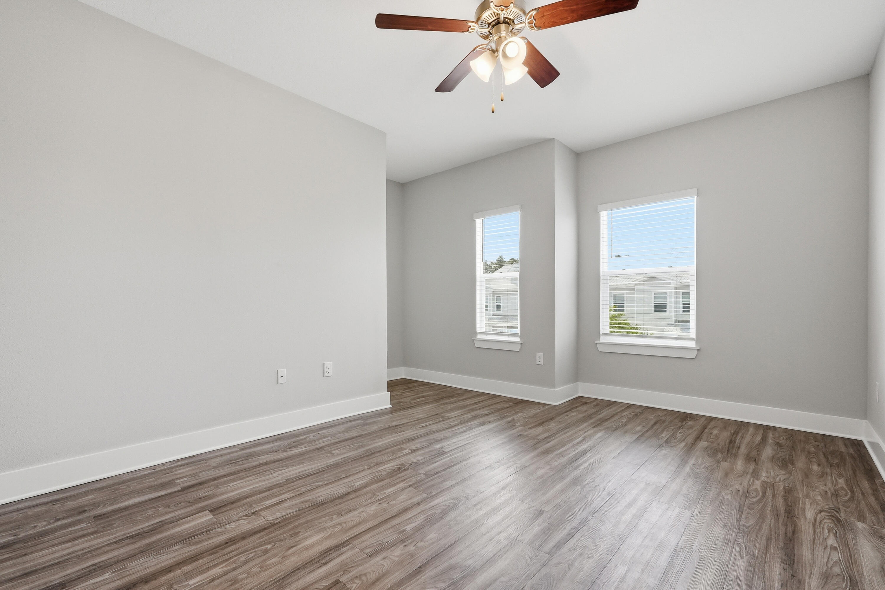 VERANDAS OF FREEPORT, THE - Residential Lease