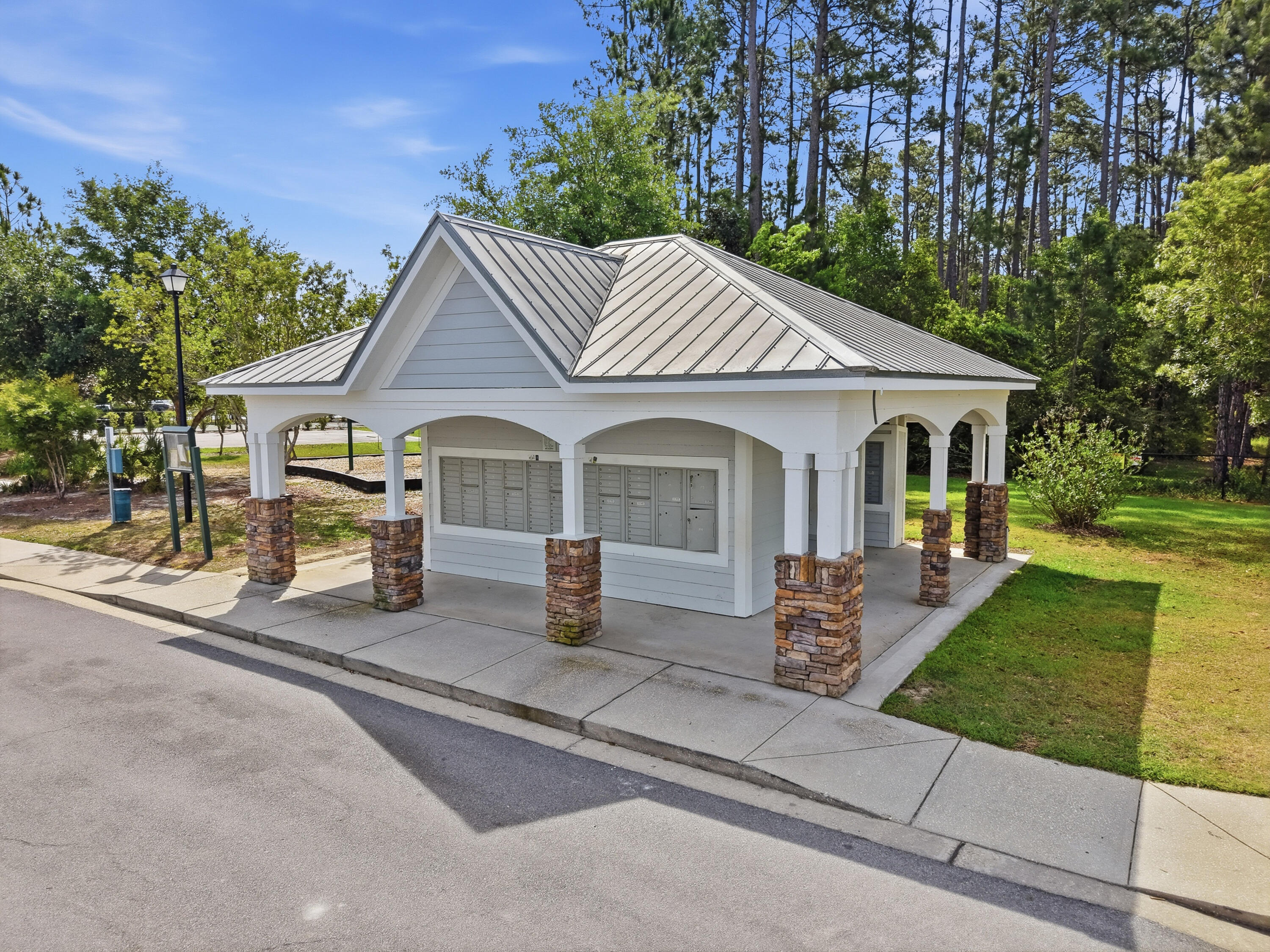 VERANDAS OF FREEPORT, THE - Residential Lease