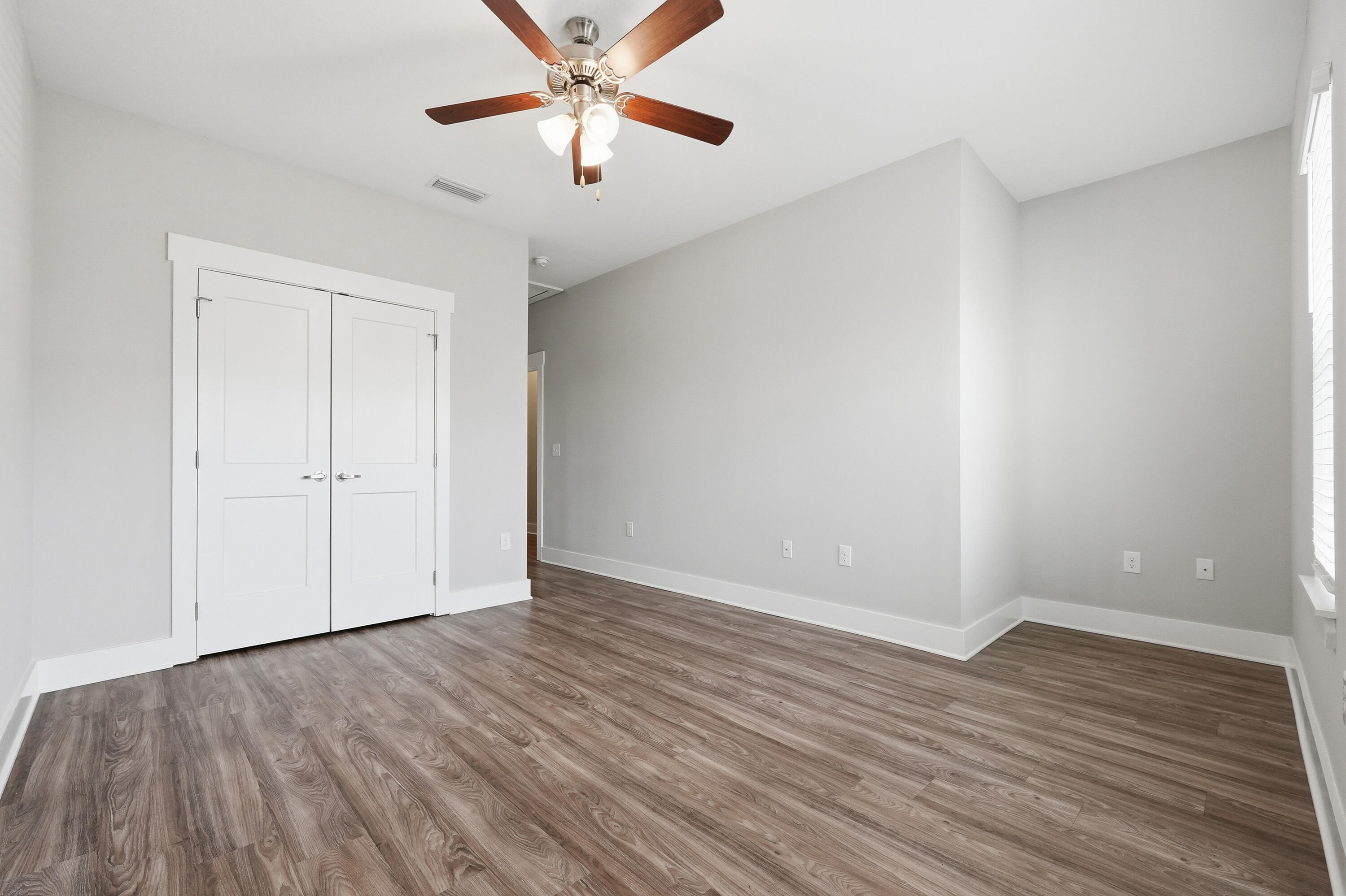 VERANDAS OF FREEPORT, THE - Residential Lease