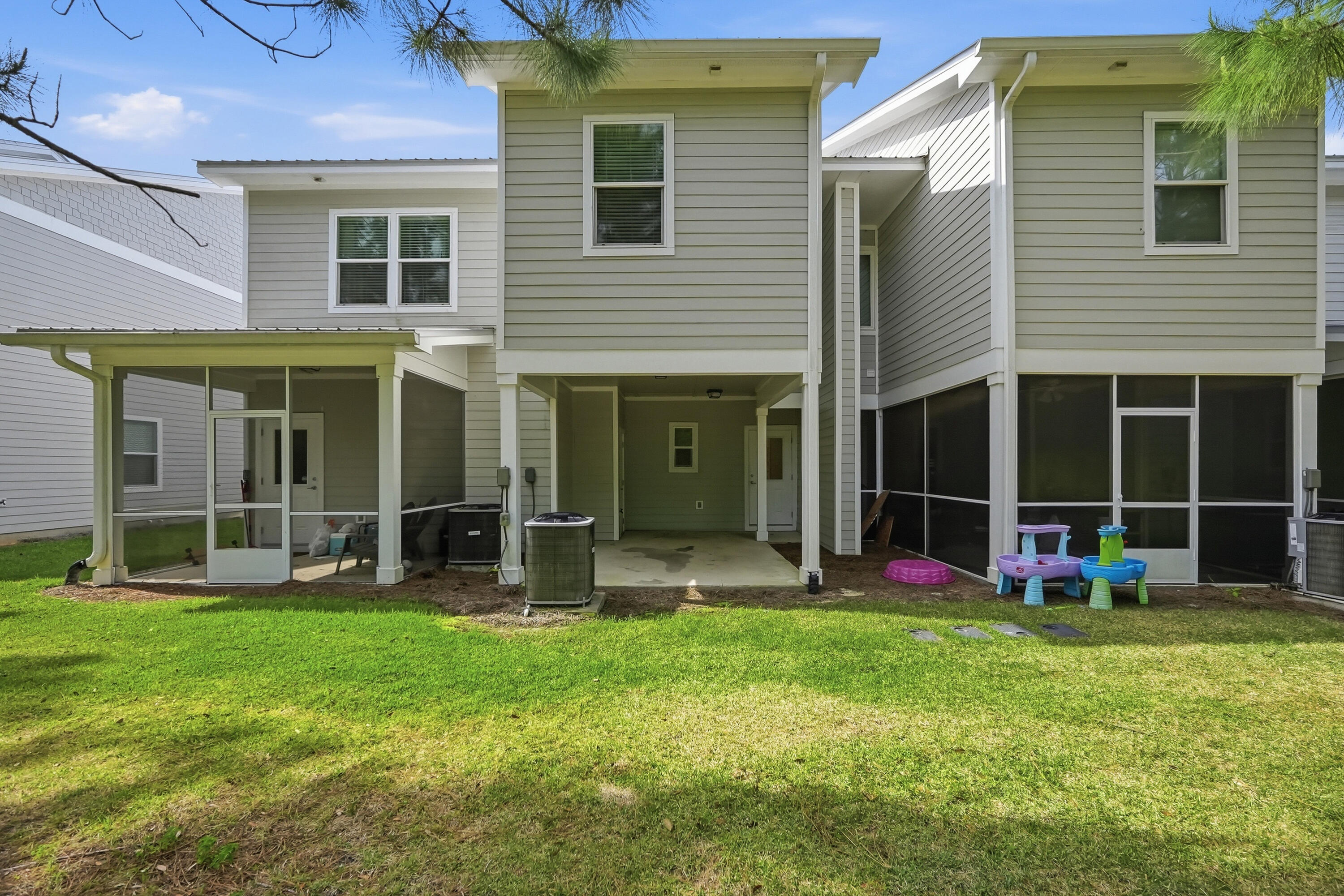 VERANDAS OF FREEPORT, THE - Residential Lease