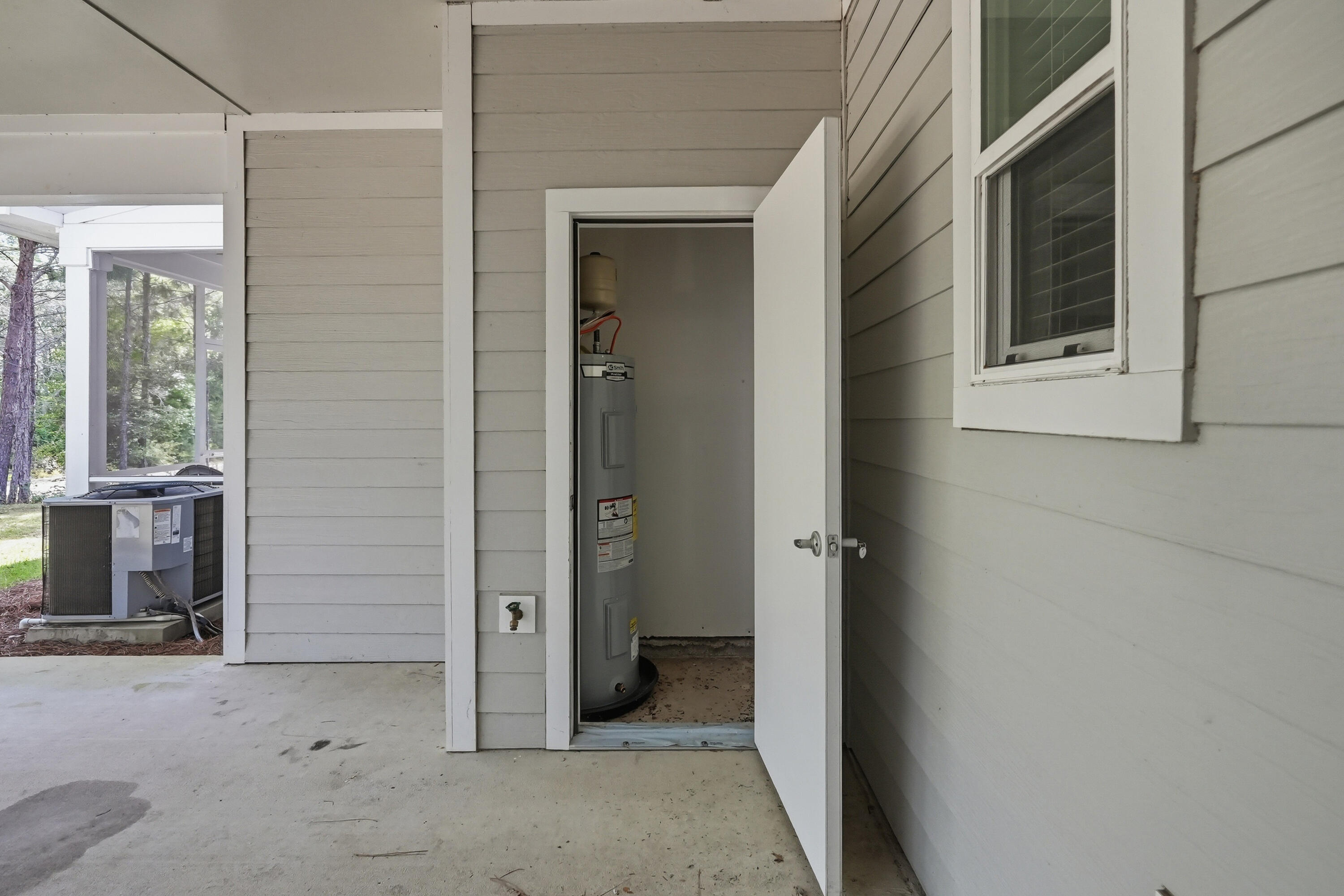 VERANDAS OF FREEPORT, THE - Residential Lease