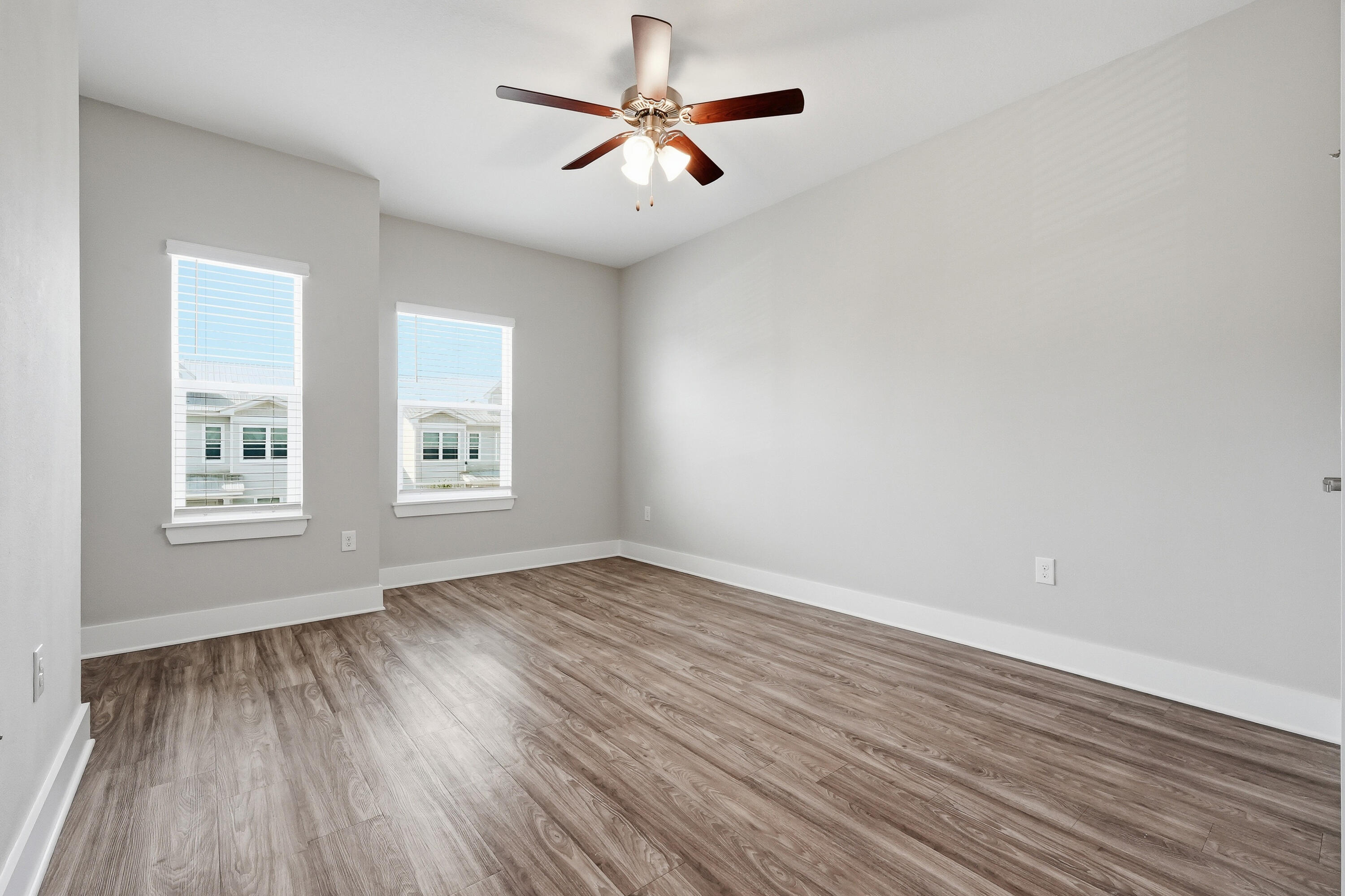 VERANDAS OF FREEPORT, THE - Residential Lease