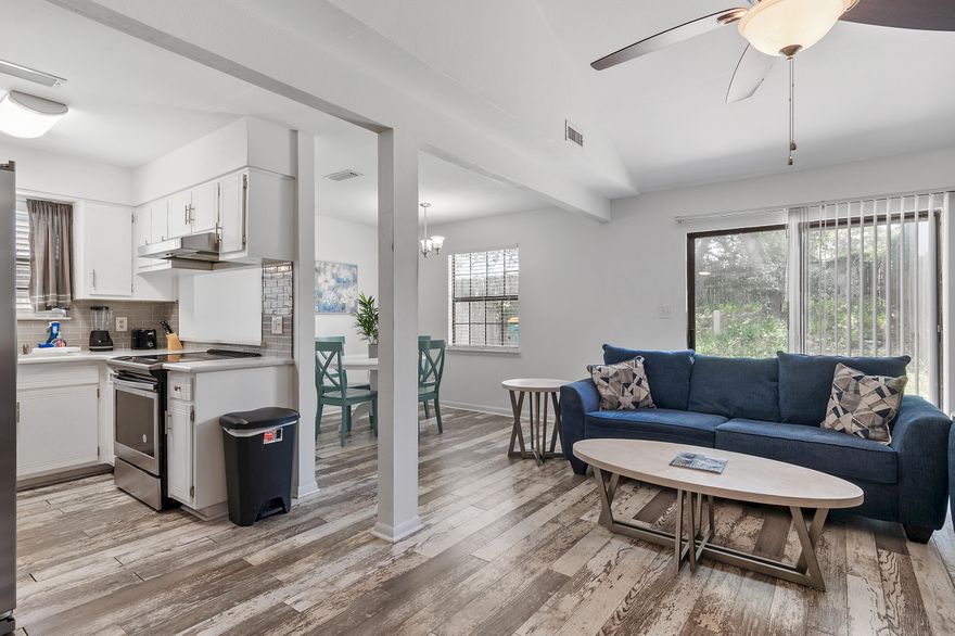 Awesome updated END-UNIT townhome in the heart of Destin with NO HOA and a FENCED Backyard!

3 Bedroom 1 and 1/2 bath. 

Close to EVERYTHING that Destin has to offer: Soft Sugar White Sandy Beaches, Emerald Waters, & The Harbor with Boating & Fishing and tons of Restaurants to enjoy.
This one is a must see!

This home is also located within minutes of Destin Elementary School.
2011 HVAC, last serviced 03/2026
2018 Roof 
Active Terminiex Termite Bond
Low Home Insurance