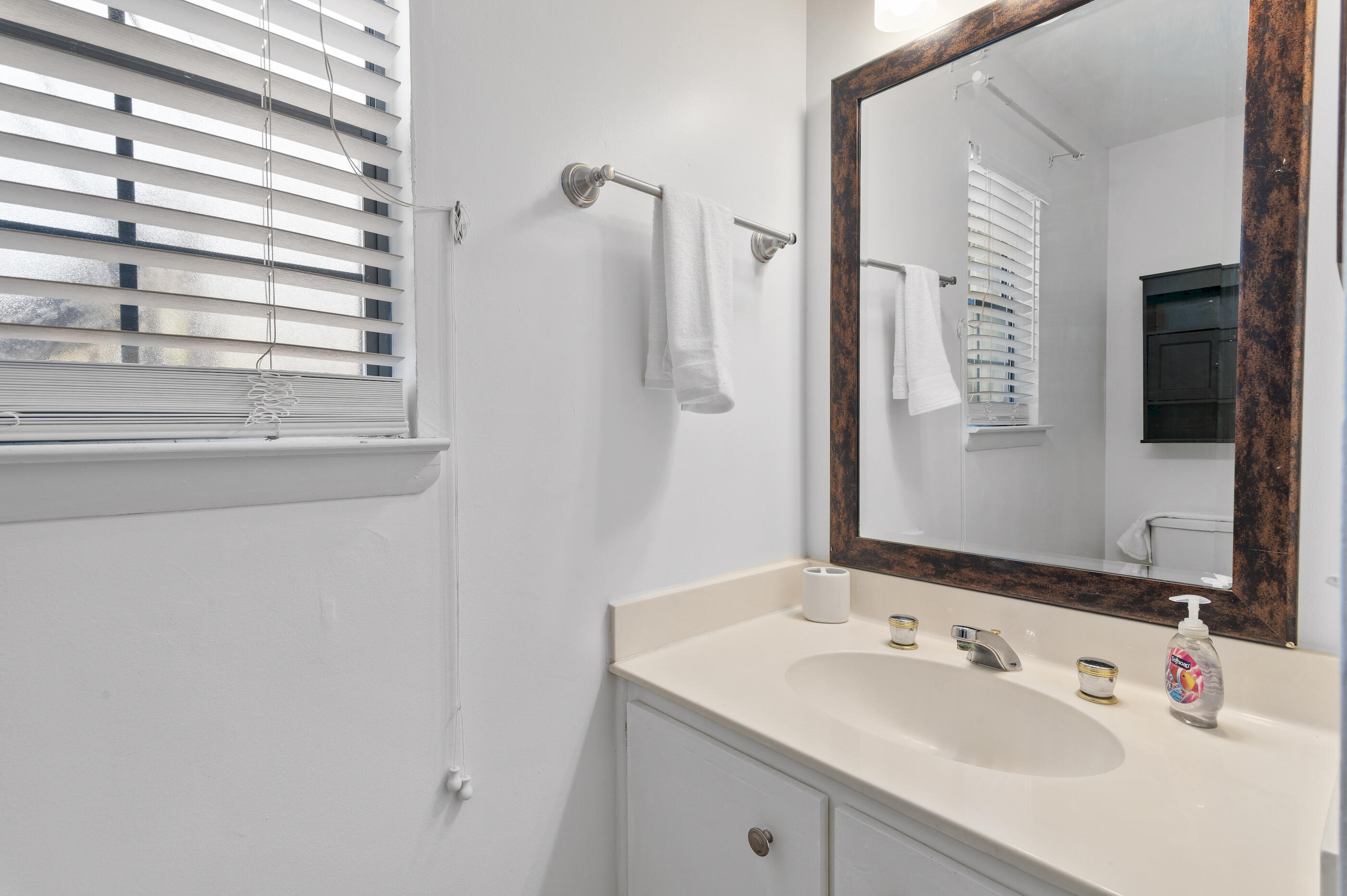 SANDALWOOD MANOR 1ST ADD LOT 18 - Residential