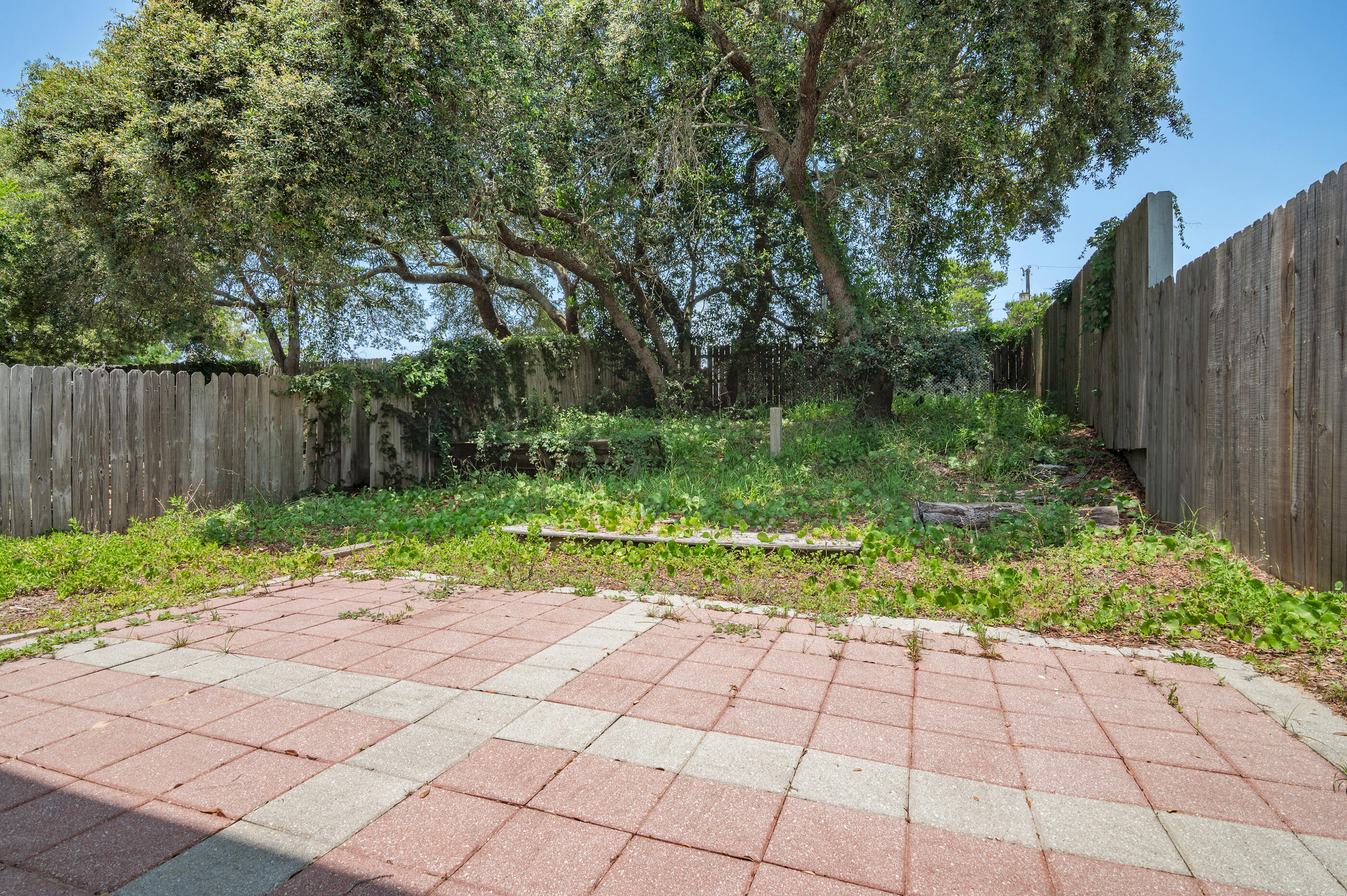 SANDALWOOD MANOR 1ST ADD LOT 18 - Residential