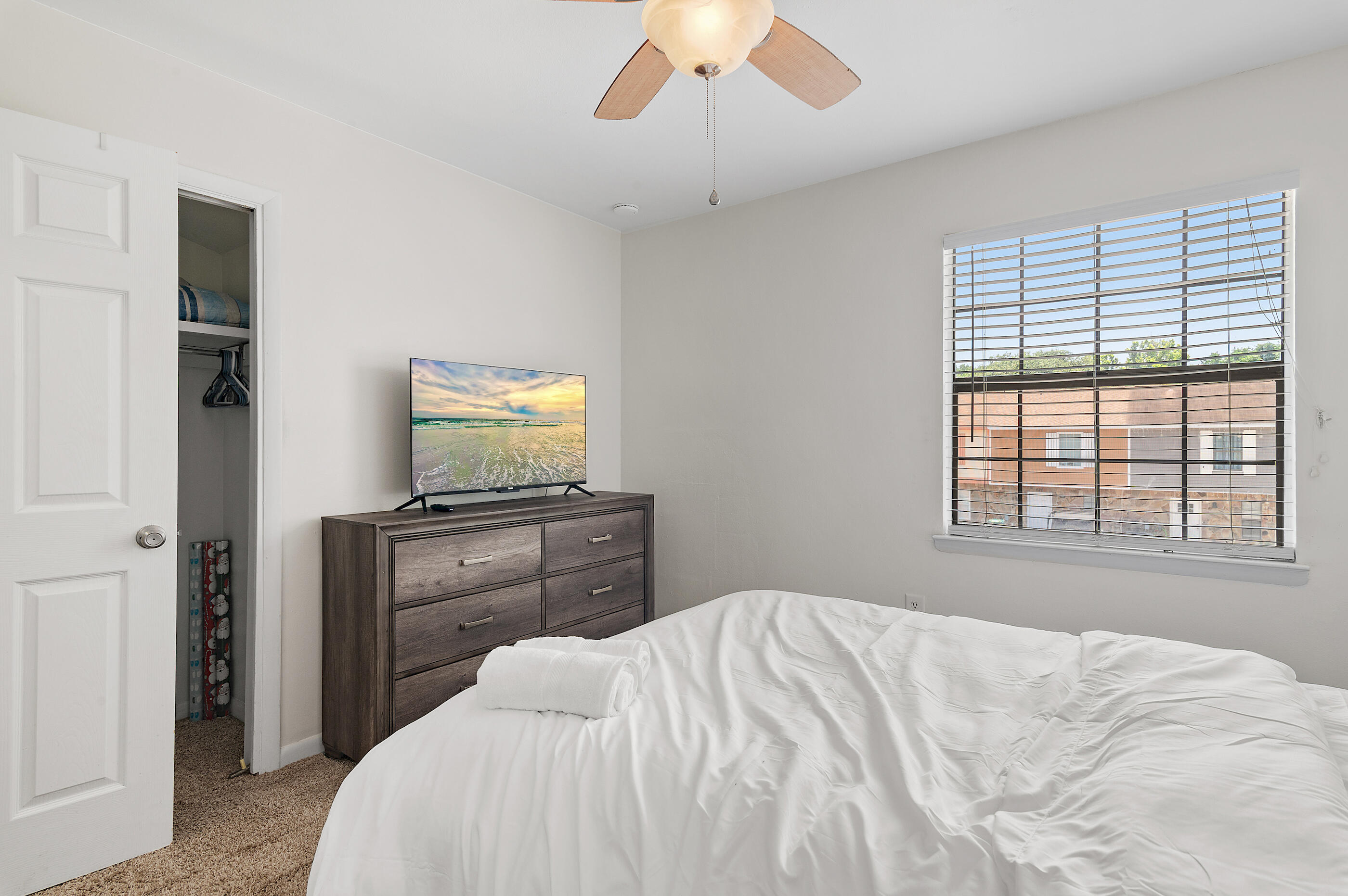 SANDALWOOD MANOR 1ST ADD LOT 18 - Residential