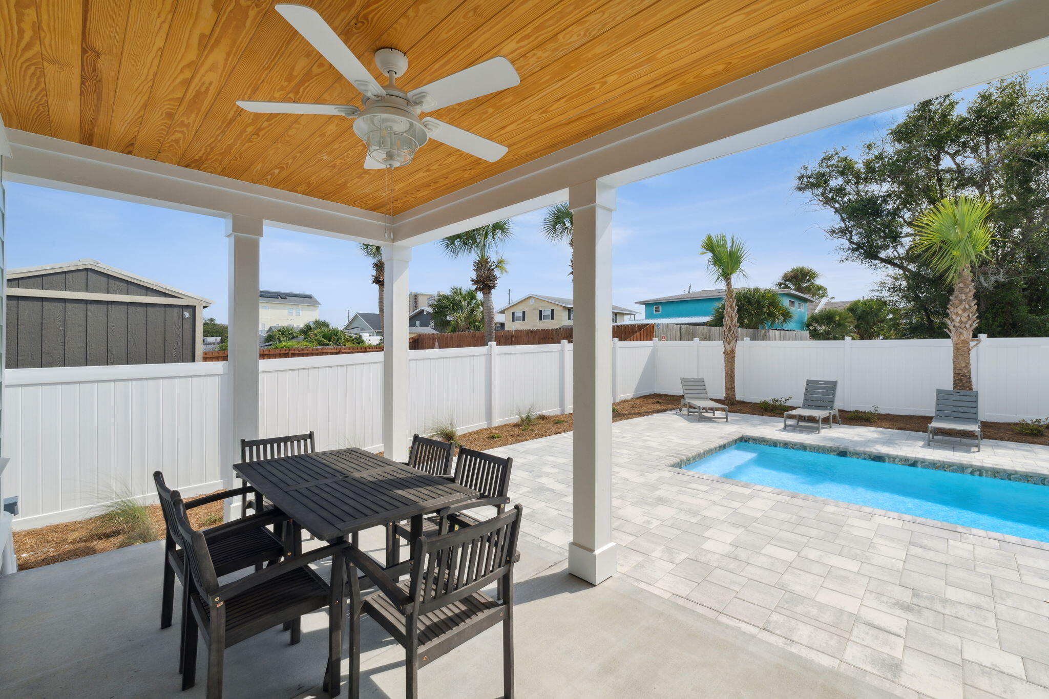 HOLIDAY BEACH UNIT 14 - Residential