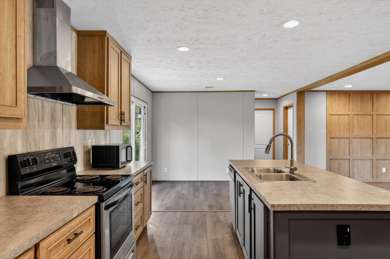 OAKWOOD HILLS UNIT 3 - Residential