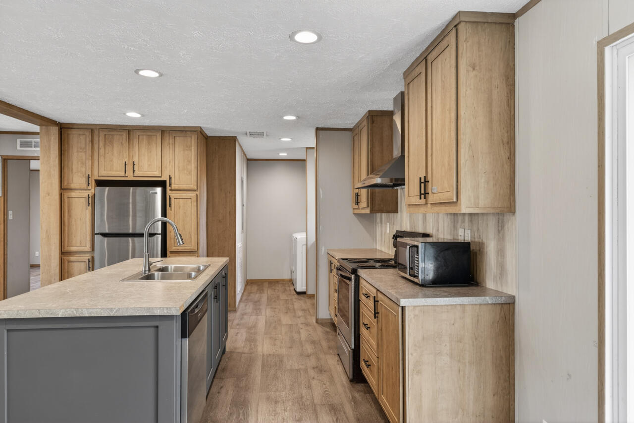 OAKWOOD HILLS UNIT 3 - Residential