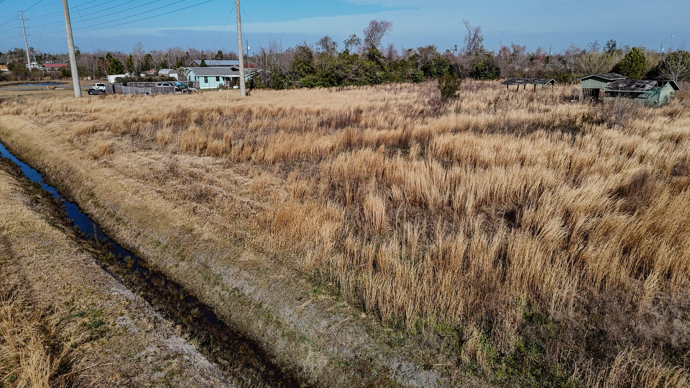 NO RECORDED SUBDIVISION - Land