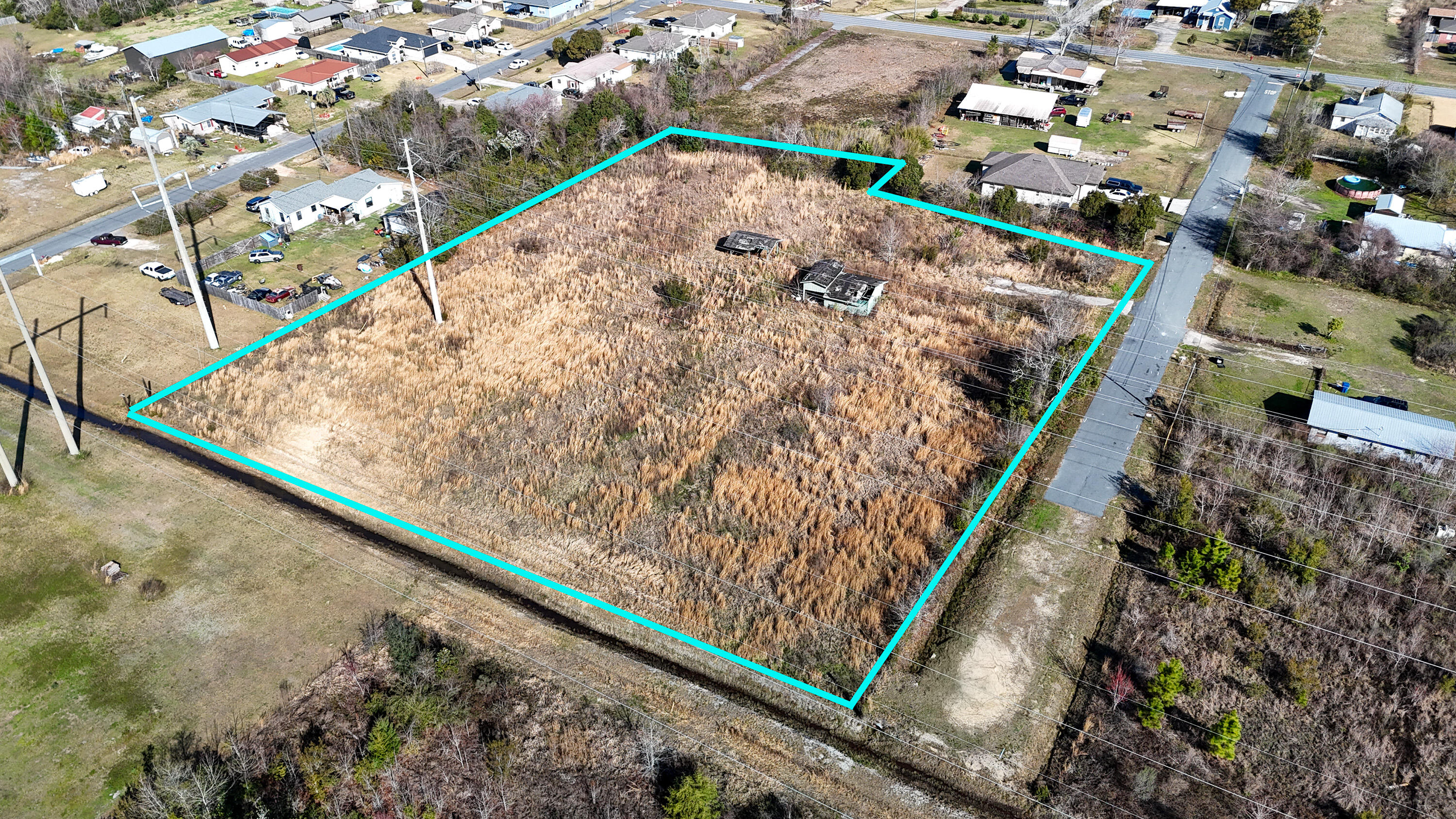 NO RECORDED SUBDIVISION - Land